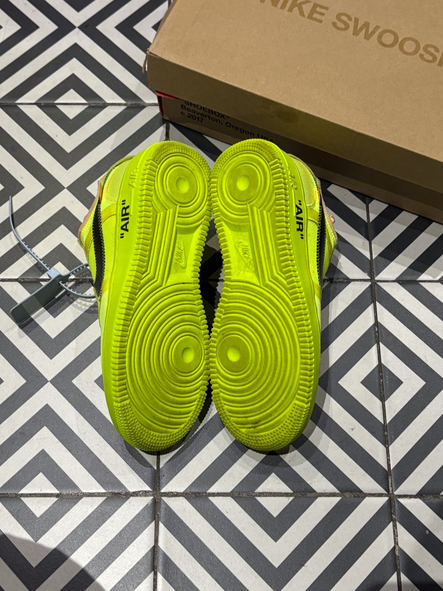 Air Force 1 Off-White Volt (Taille 38,5)