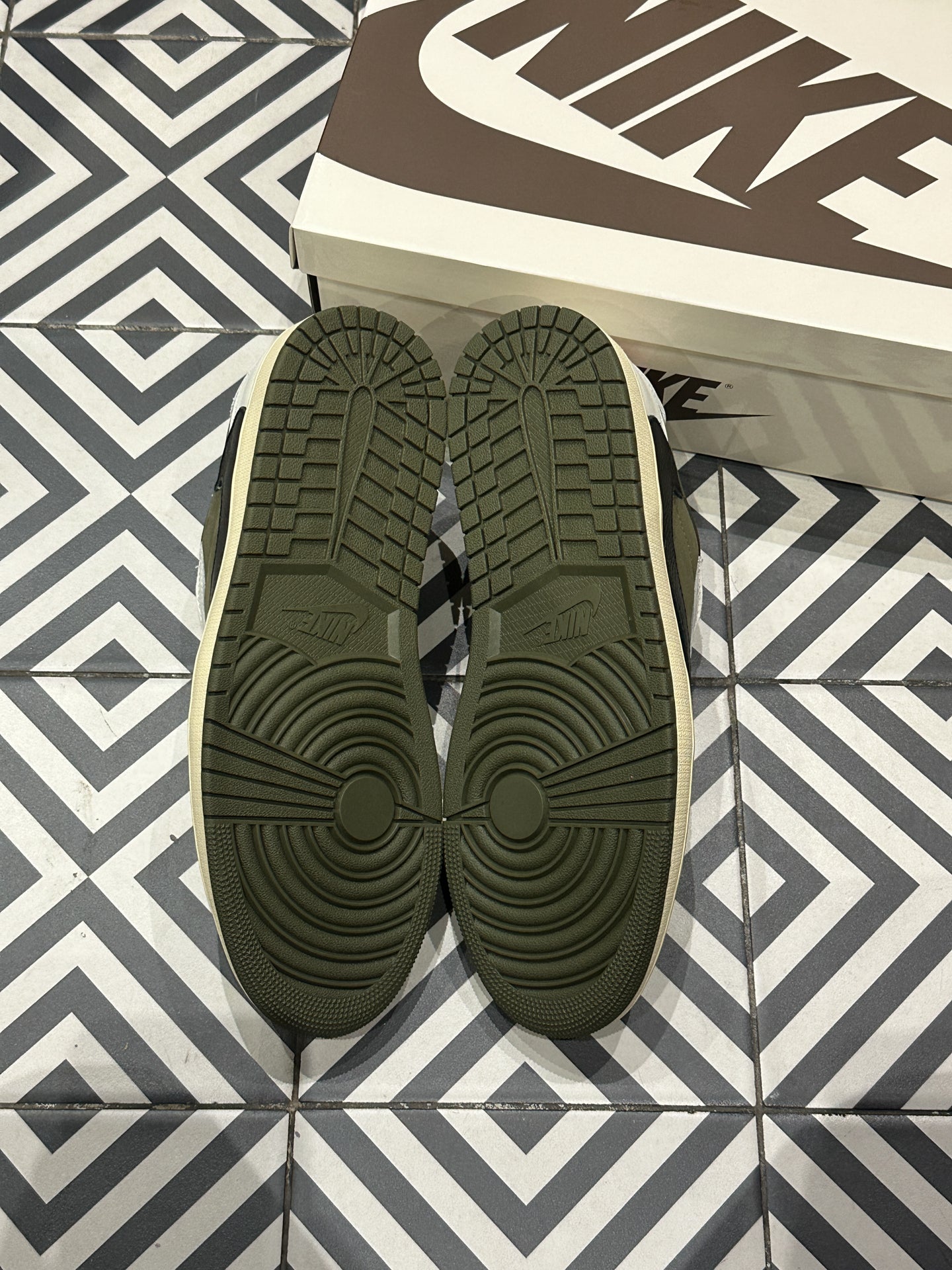 Jordan 1 Low Travis Scott Medium Olive (47,5)