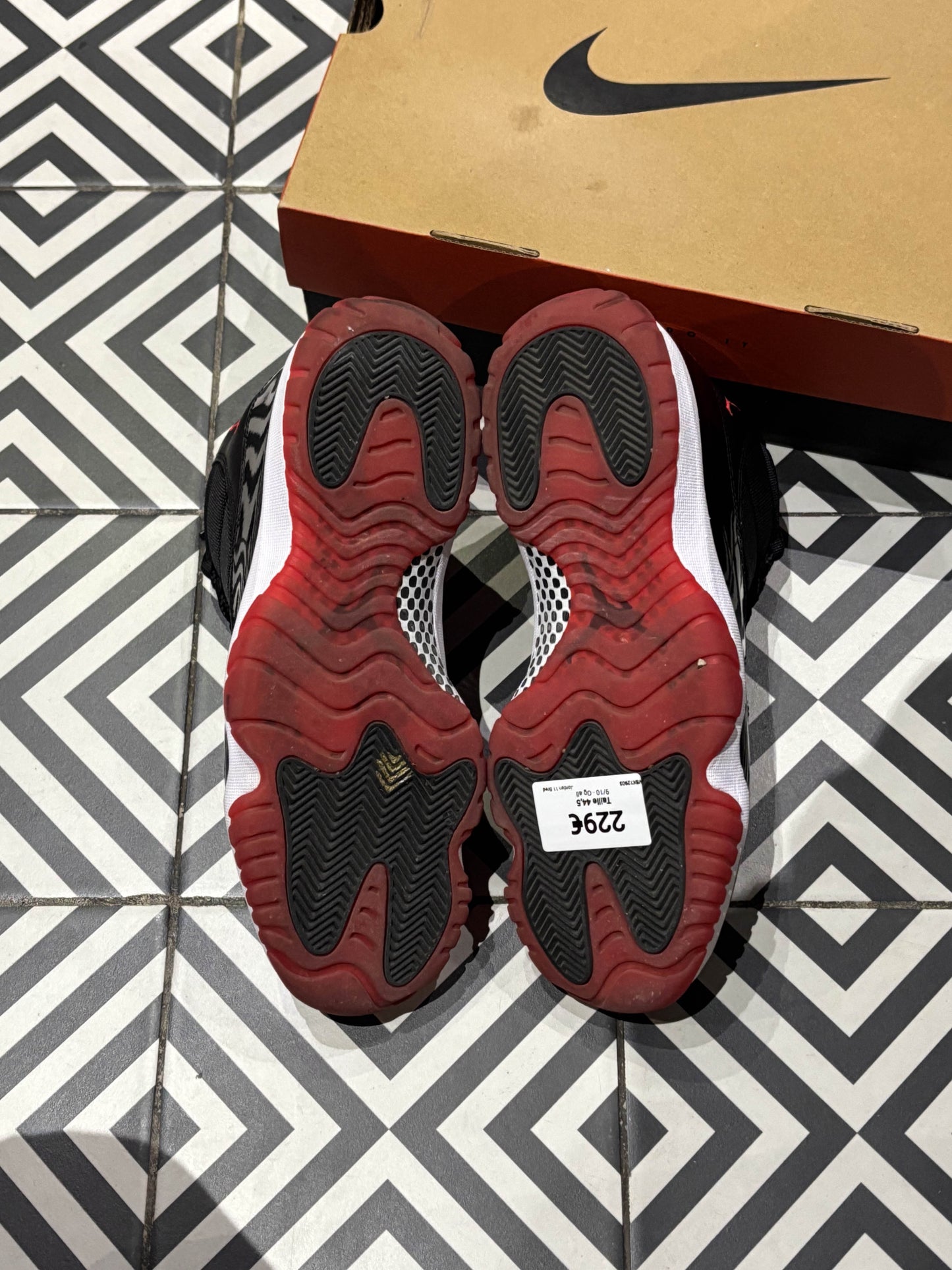 Jordan 11 Bred (Taille 44,5)