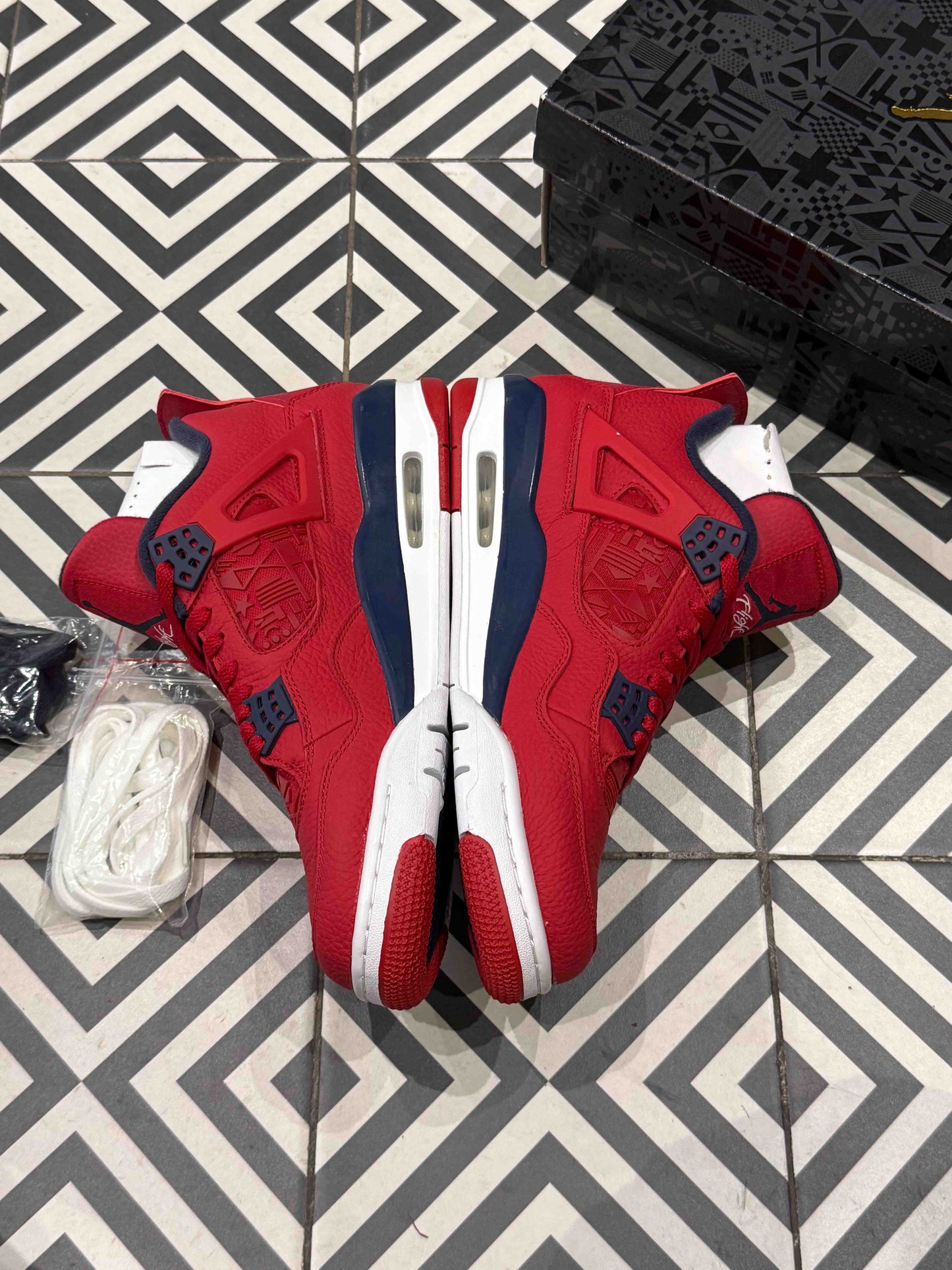 AIR JORDAN 4 Fiba (Taille 45)
