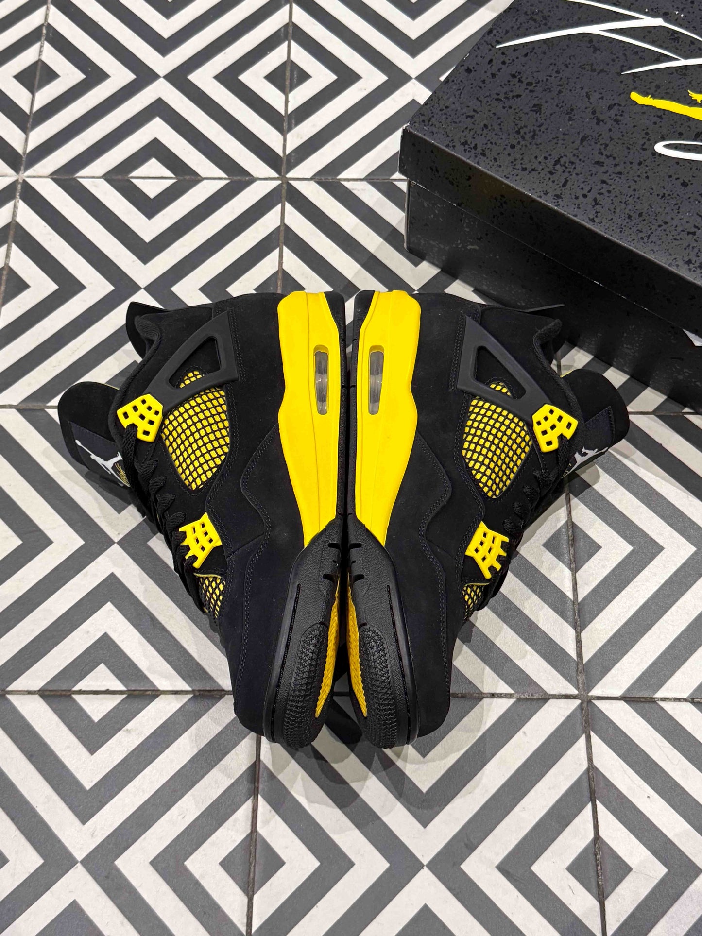 Jordan 4 Thunder (Taille 45,5)