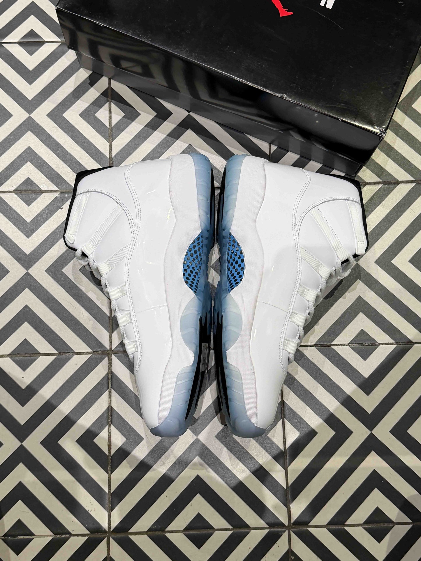Jordan 11 Legend Blue (Taille 47)