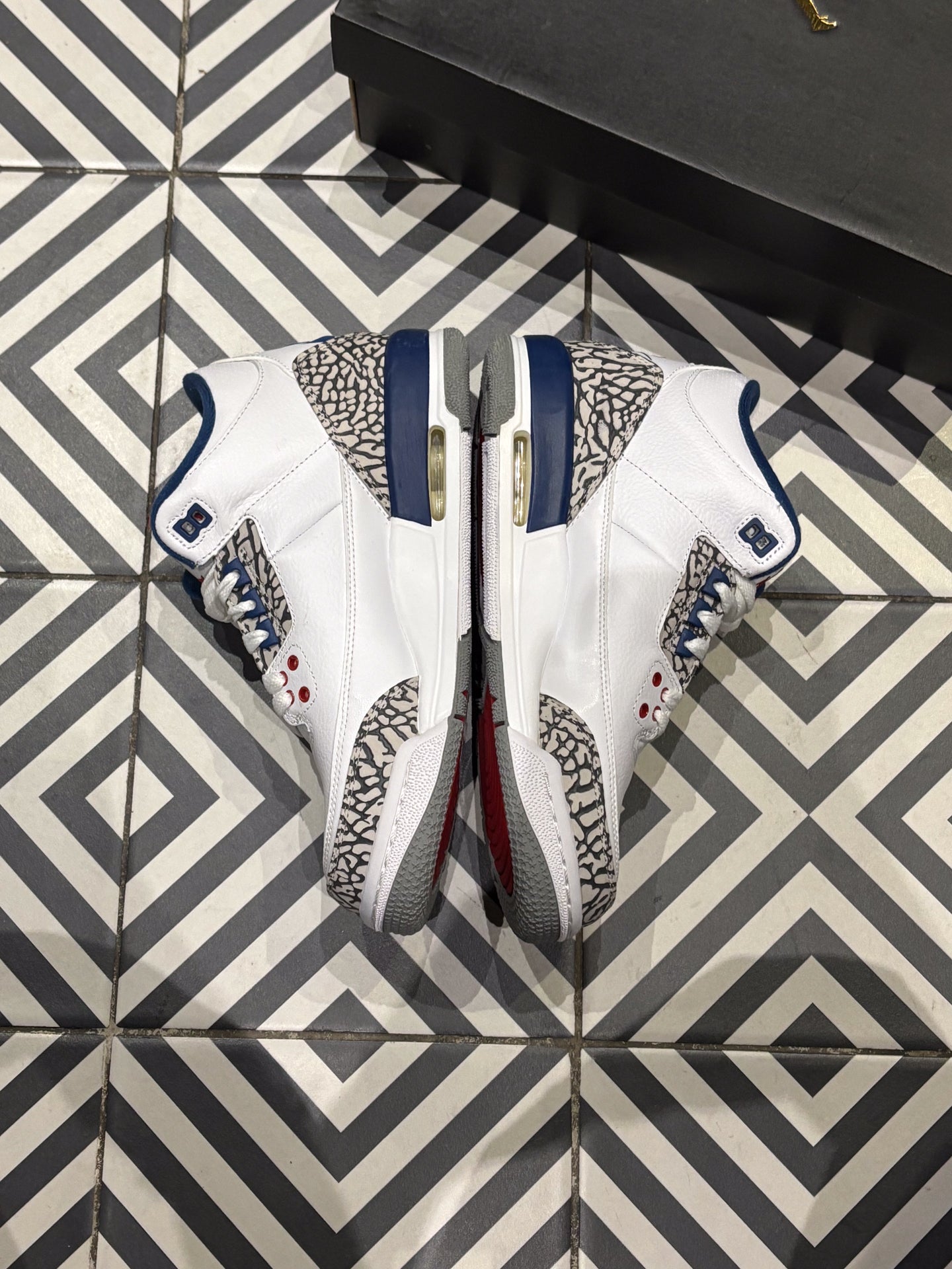Jordan 3 True Blue GS (Taille 39)