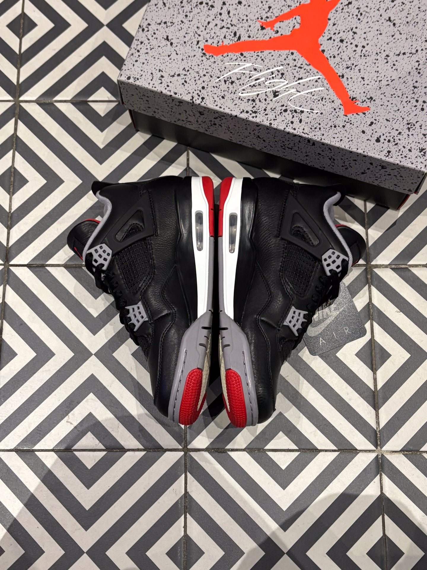 Jordan 4 Bred Reimagined (Taille 39)
