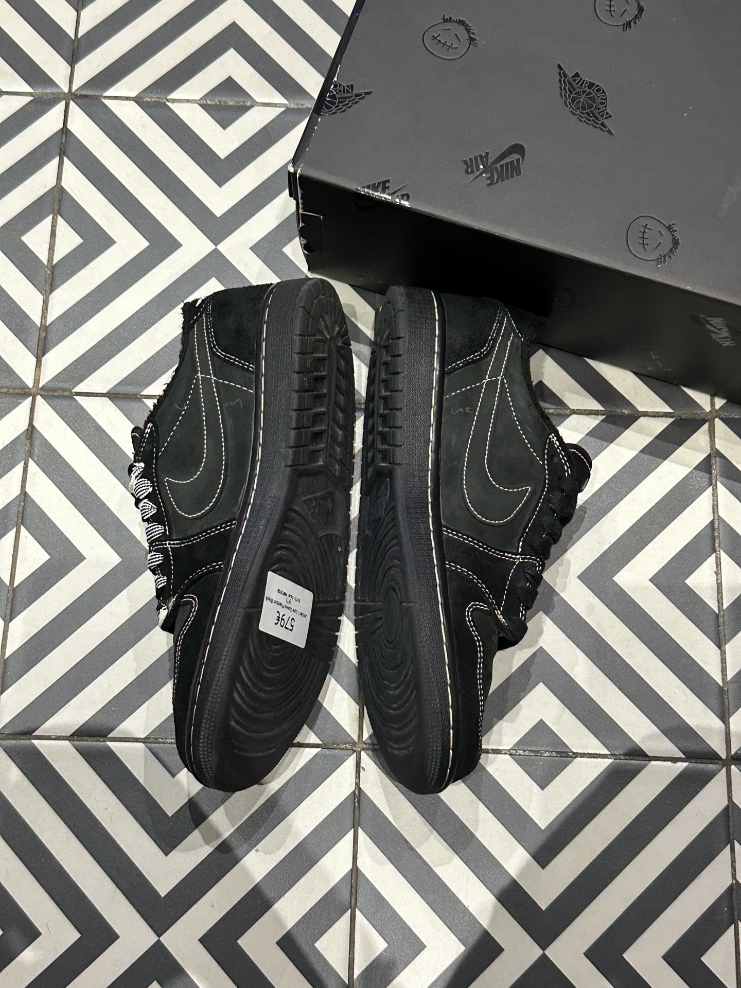 Jordan 1 Low Travis Phantom Black (41)