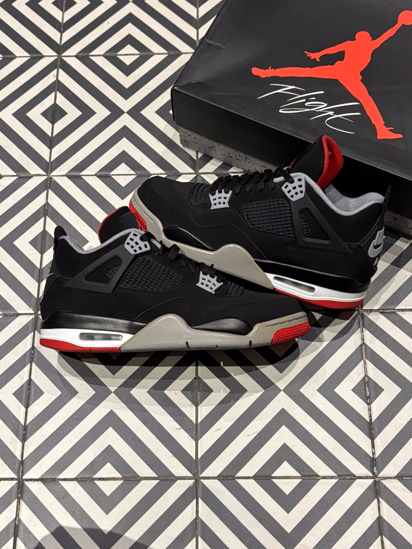 Jordan 4 Bred 2019 (45,5)