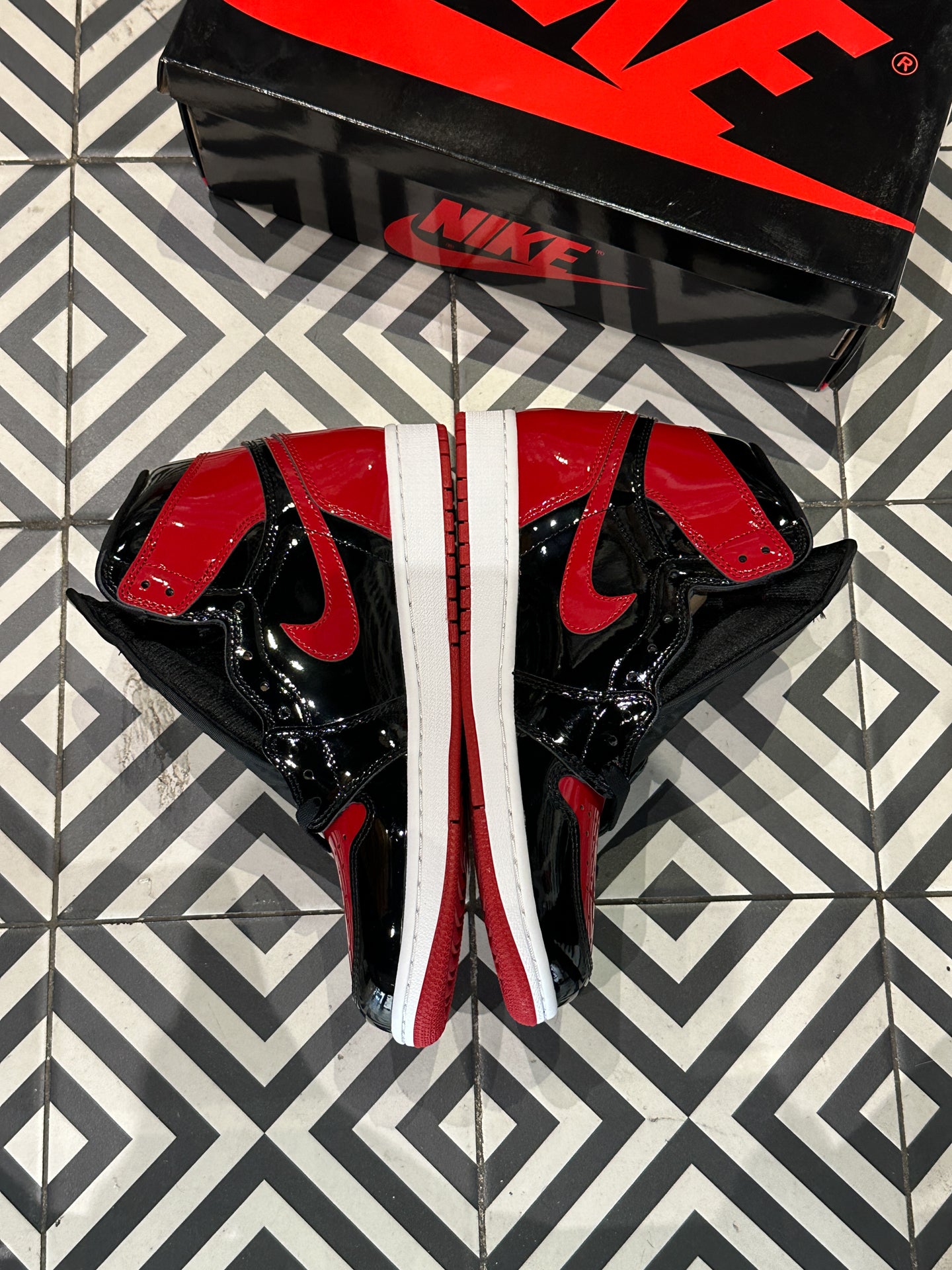 Jordan 1 High Patent Bred (Taille 40,5)