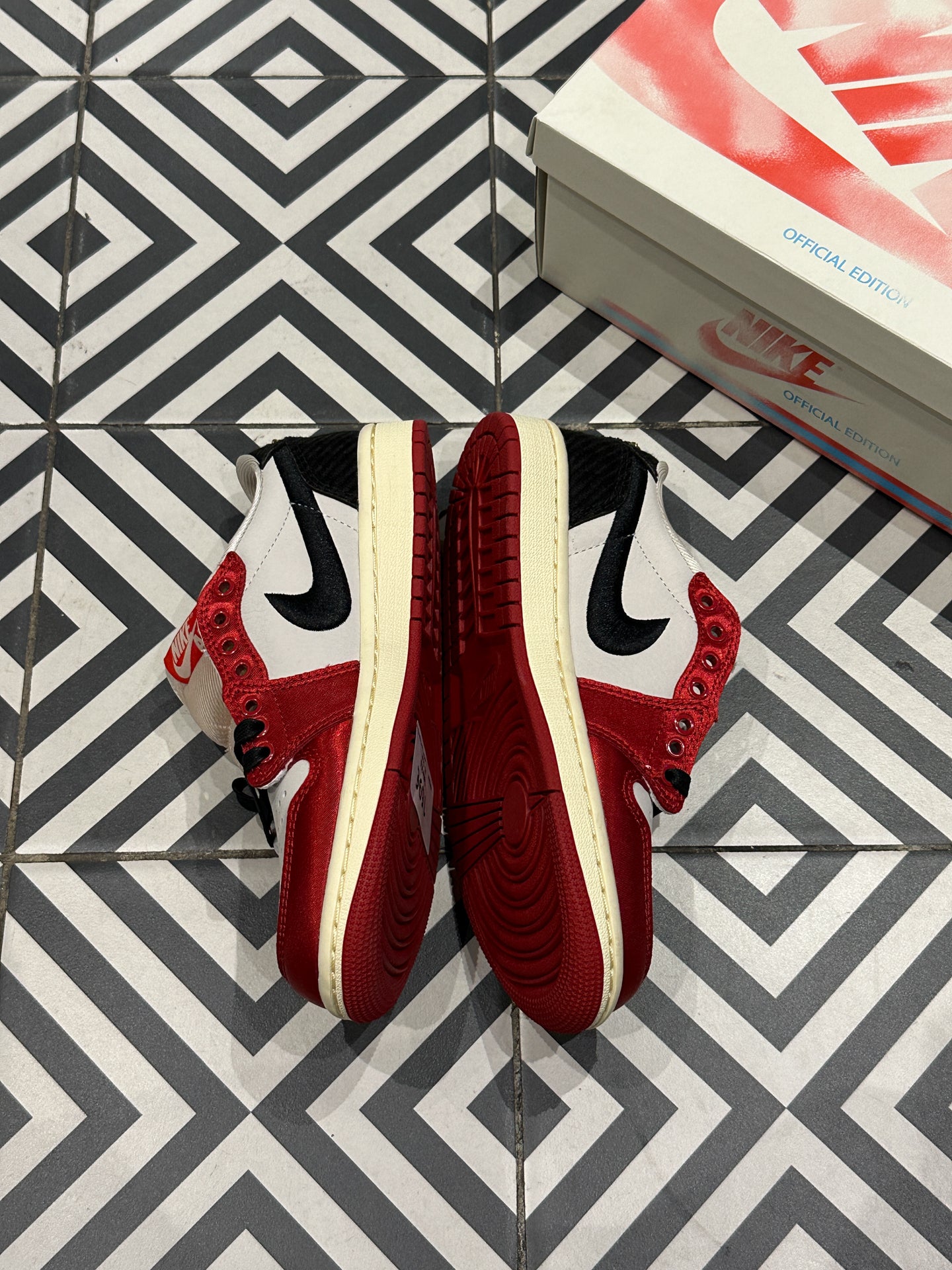 Jordan 1 Low Trophy Room (36,5)