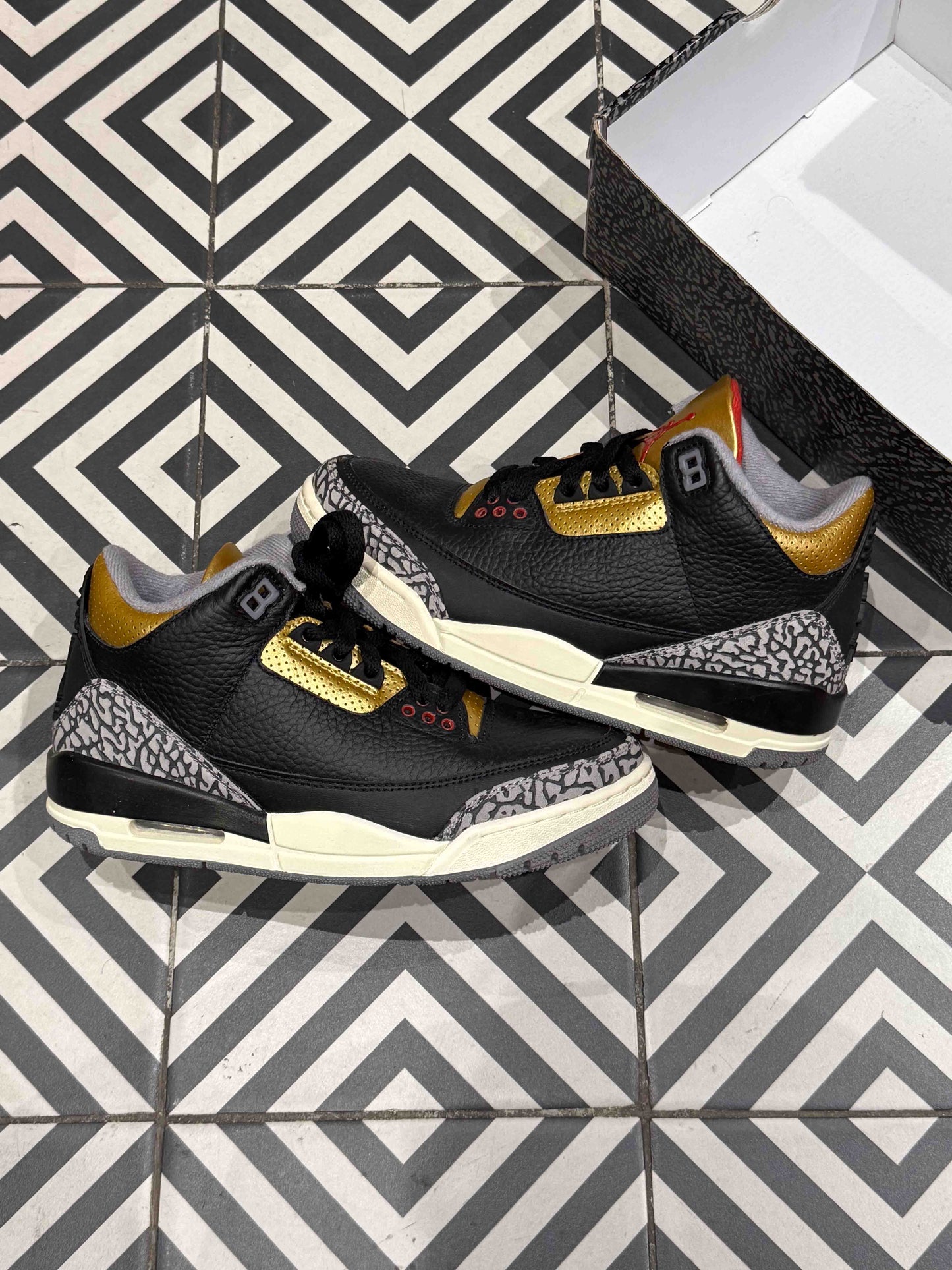 Jordan 3 Black Cement Gold (Taille 37,5)