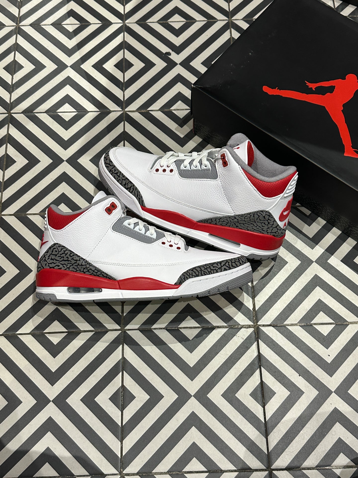 Jordan 3 Fire red (Taille 46)