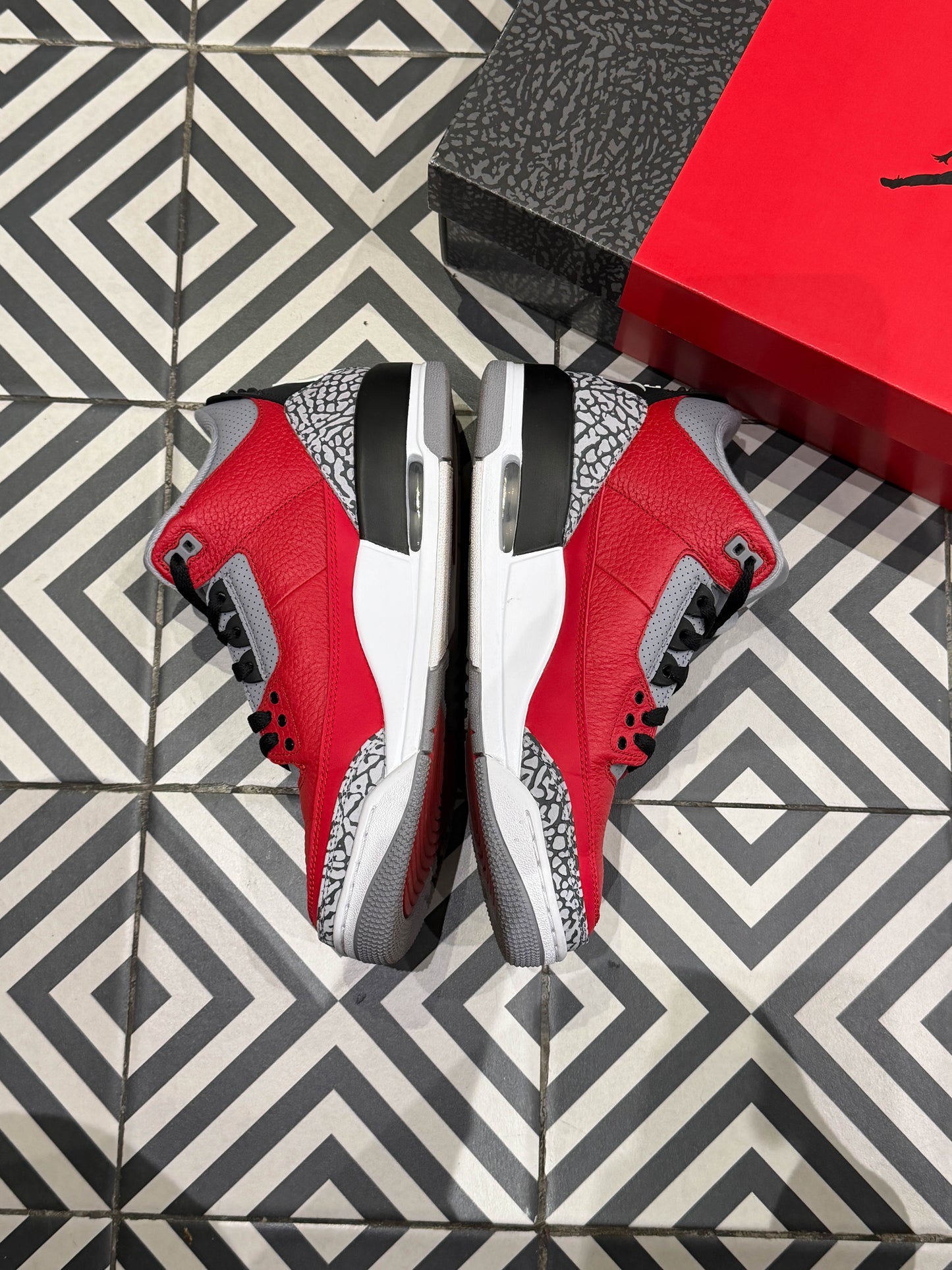 Jordan 3 Fire Red SE Unite (Taille 42,5)