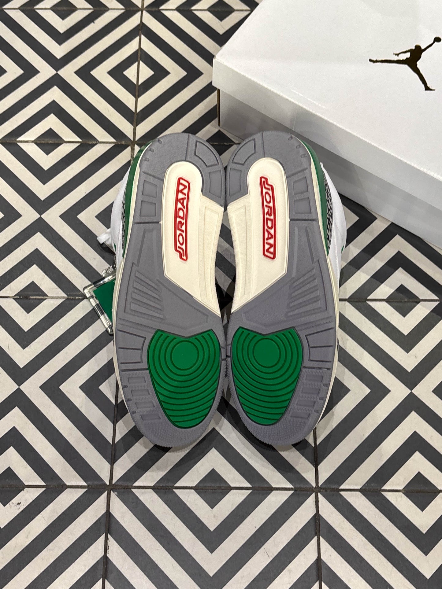 Jordan 3 Lucky Green (Taille 44)