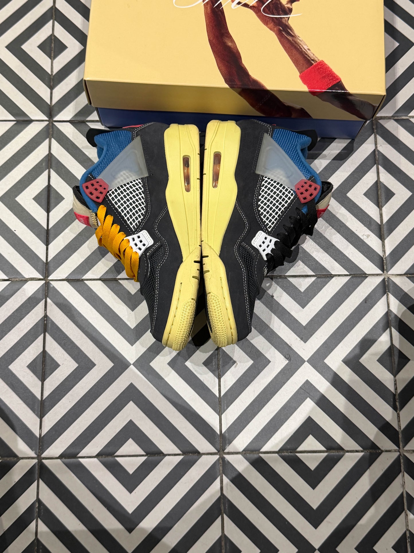 Jordan 4 Union Off Noir (Taille 39)