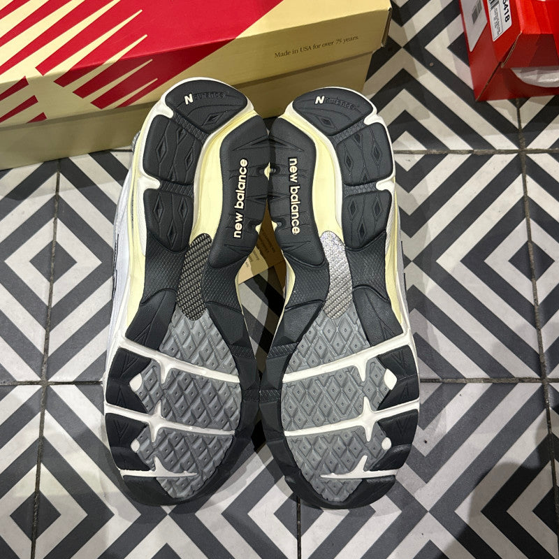 New Balance 990 V3 Teddy Santis (Taille 43)