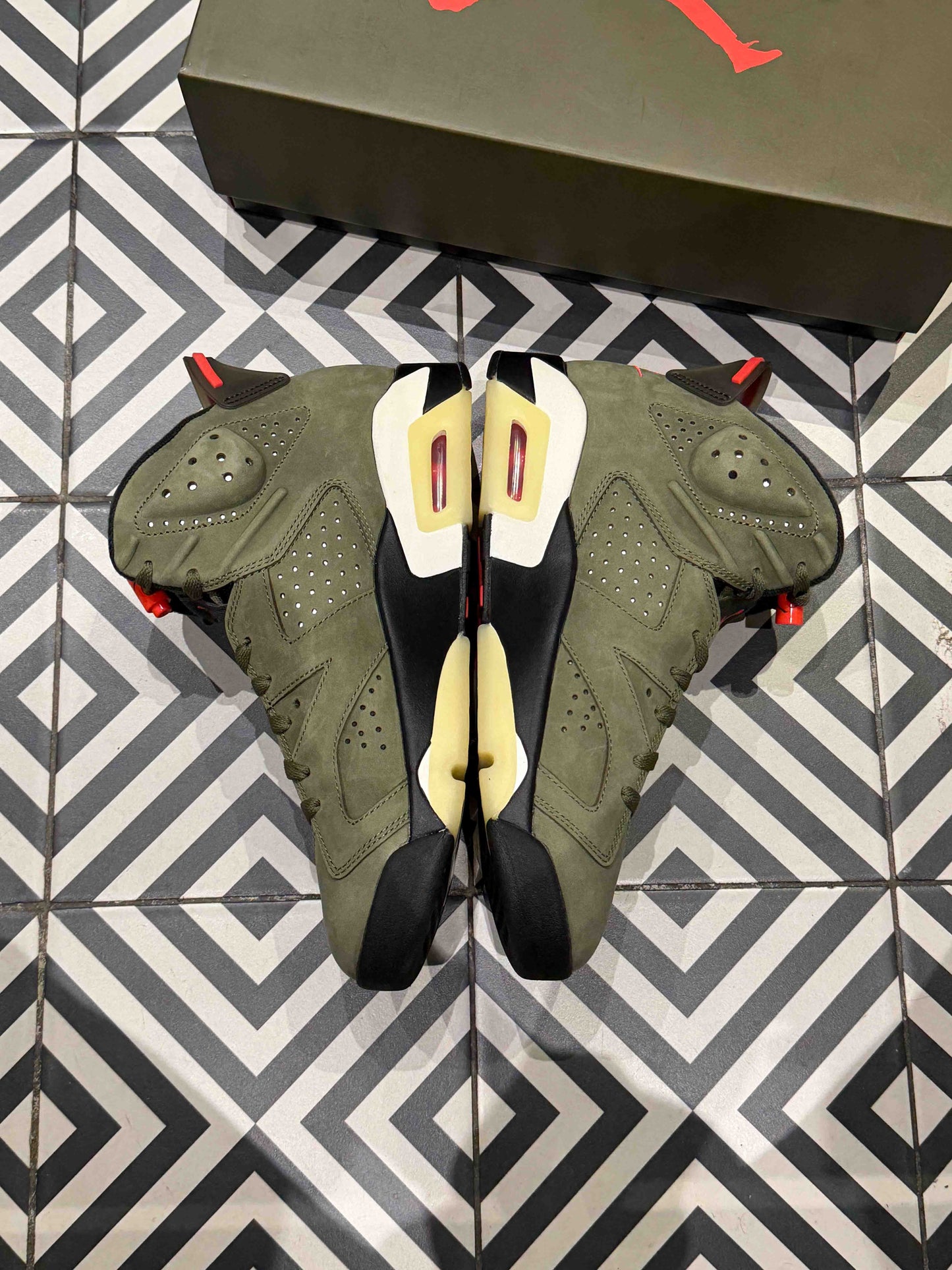 Jordan 6 Travis Scott Olive (Taille 43)