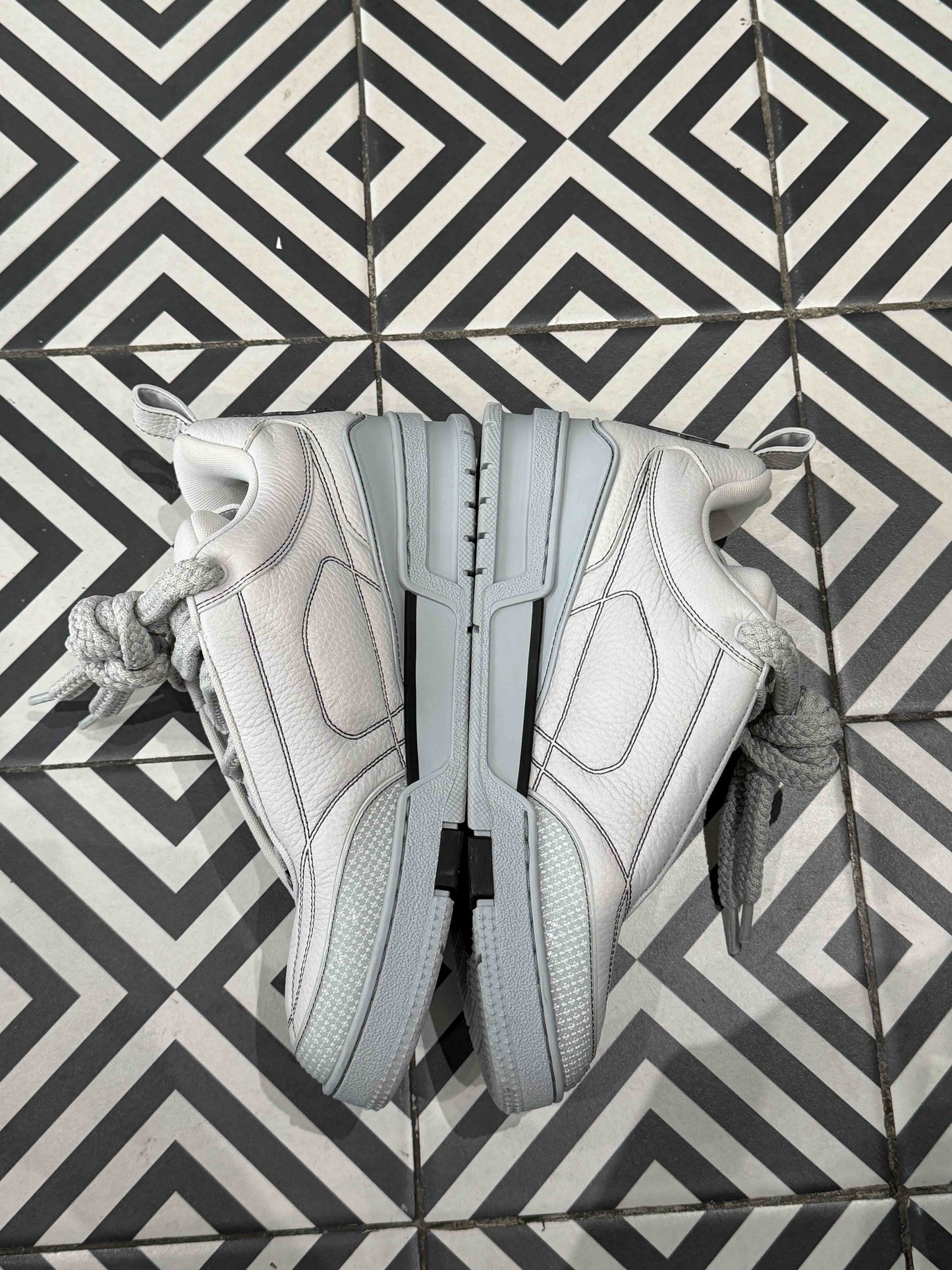 Louis Vuitton Skate Grey (Taille 42)