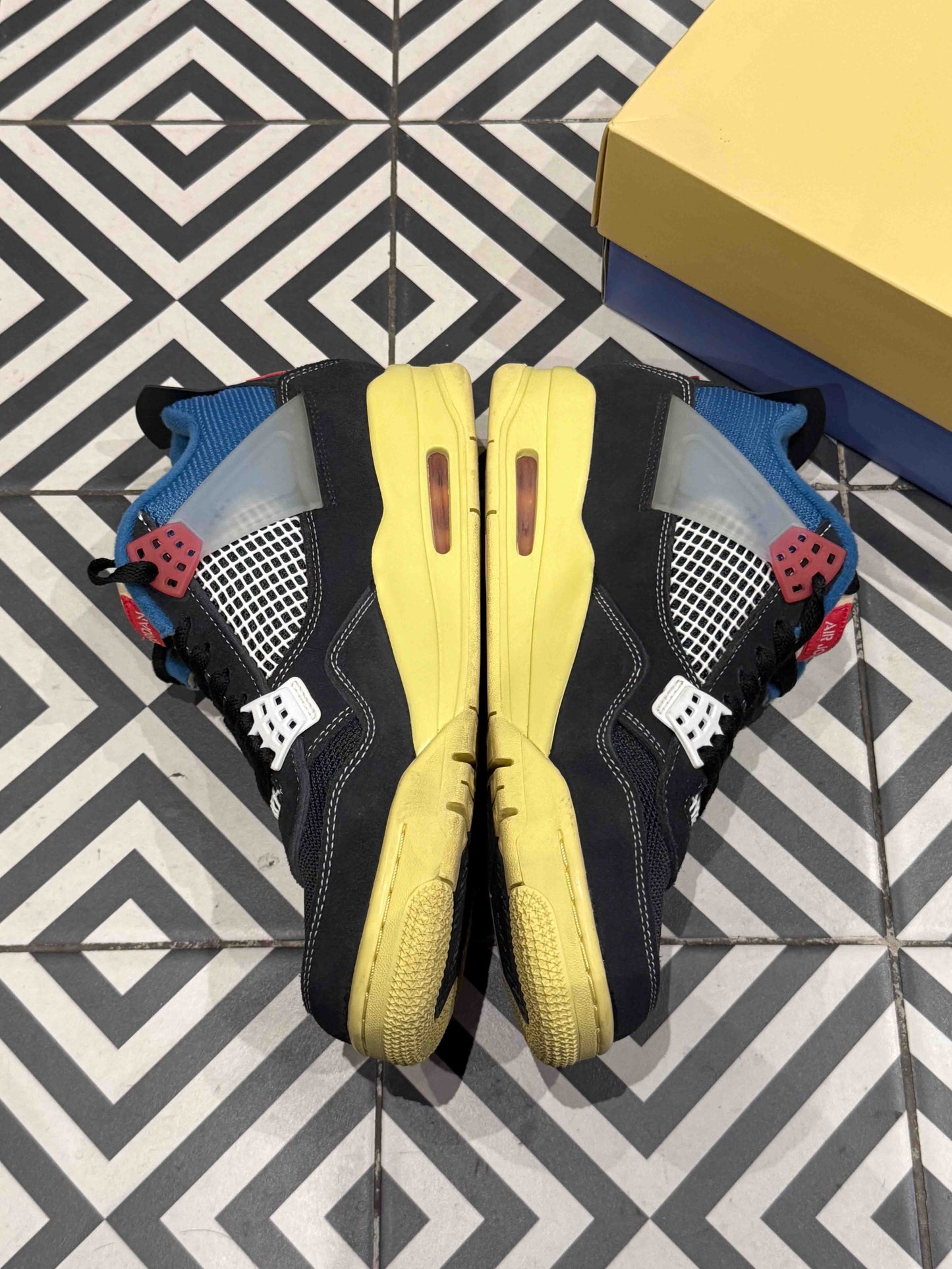 Jordan 4 Union Off Noir (Taille 42,5)