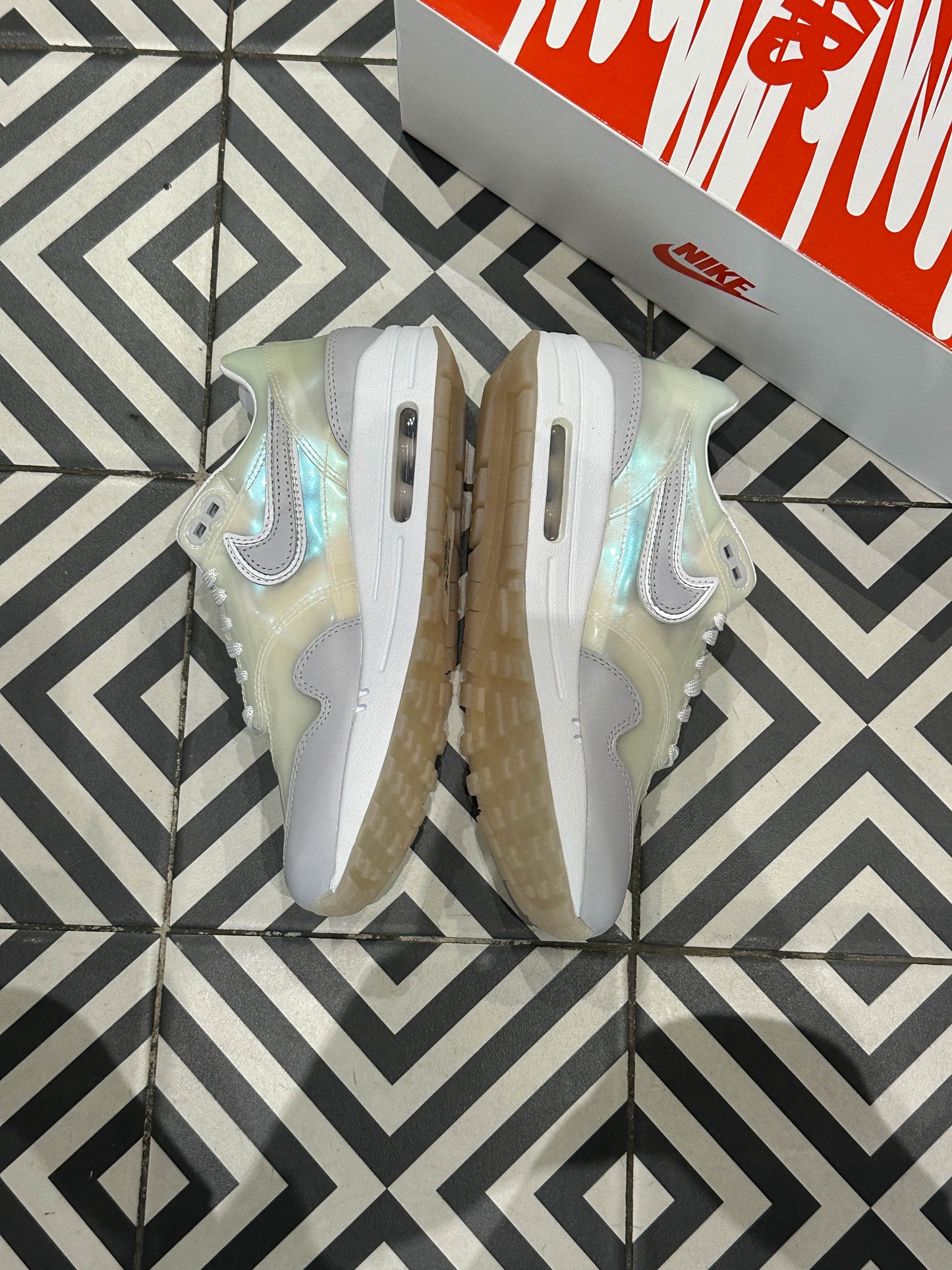 Air max 1 Snkrs Day (Taille 37,5)