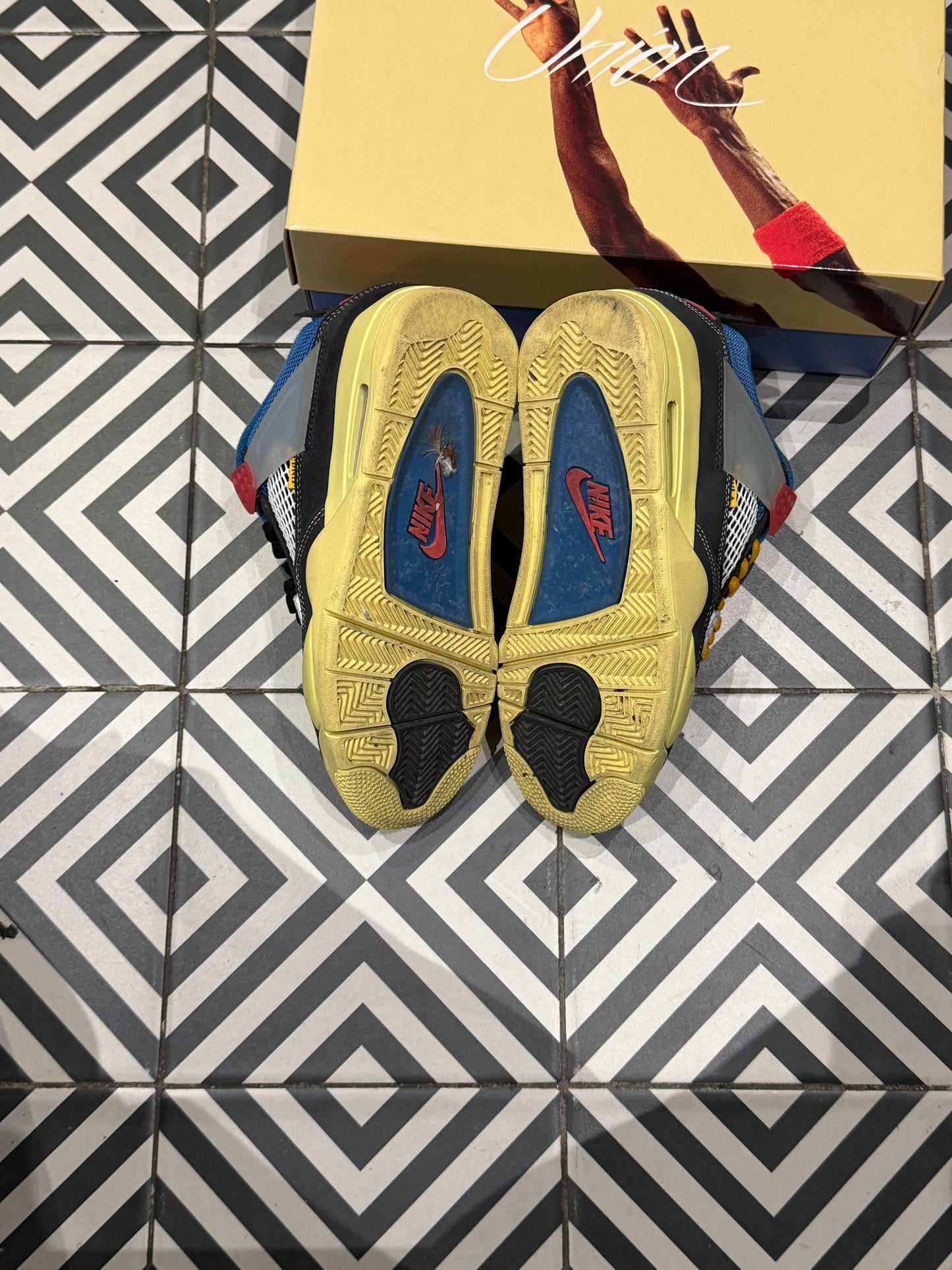 Jordan 4 Union Off Noir (Taille 39)