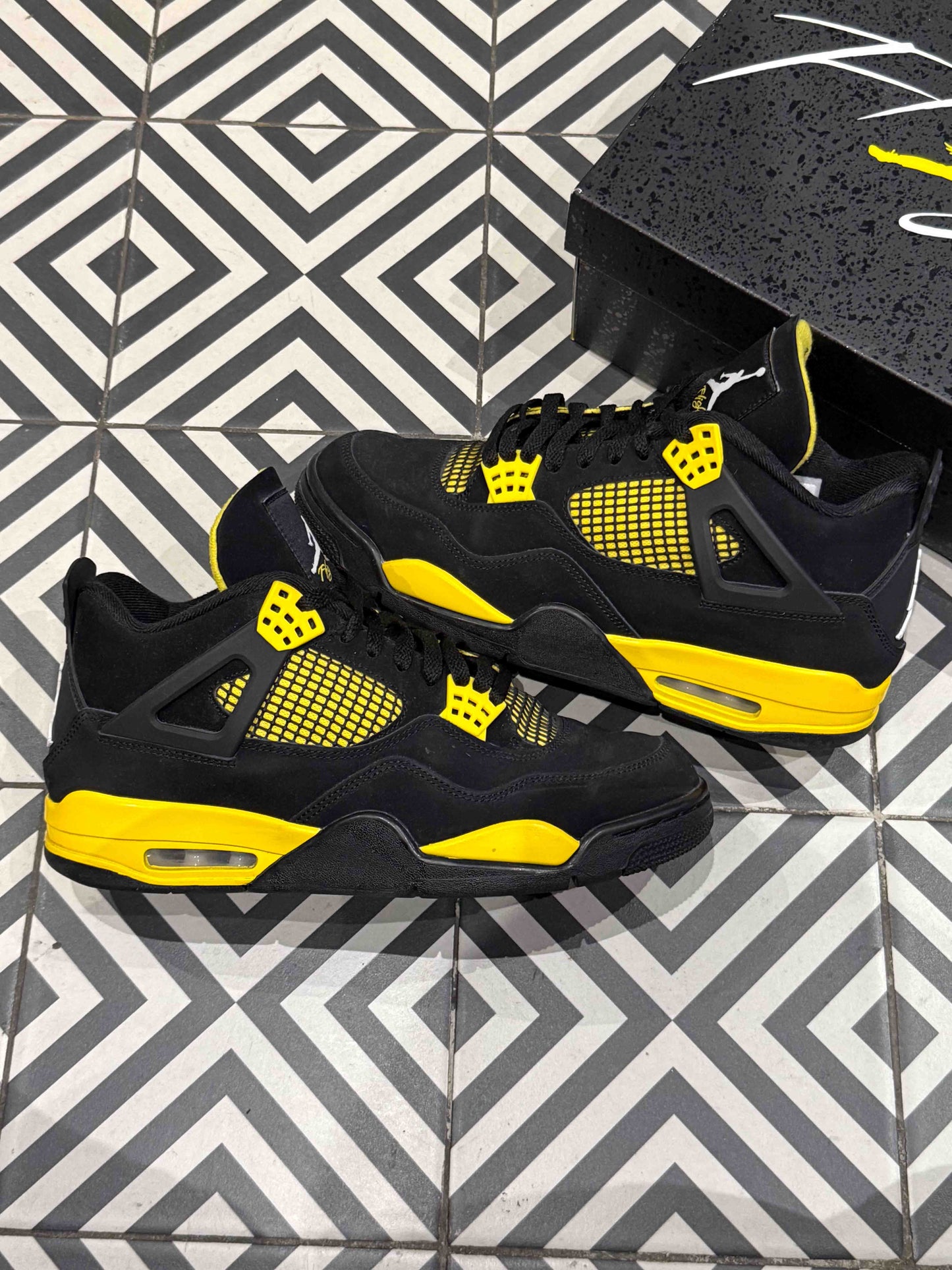 Jordan 4 Thunder (Taille 44)
