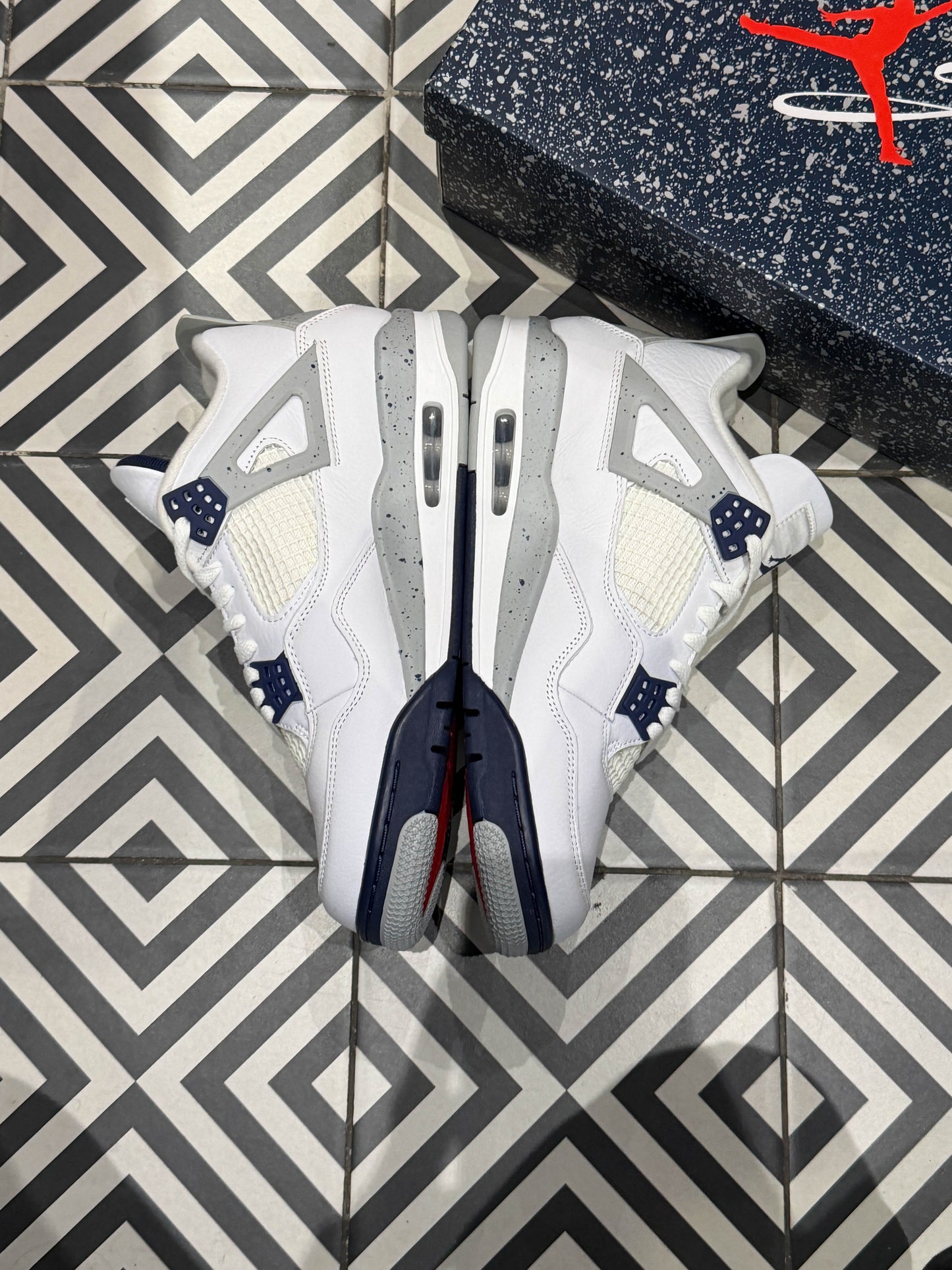 Jordan 4 Midnight navy (Taille 44,5)