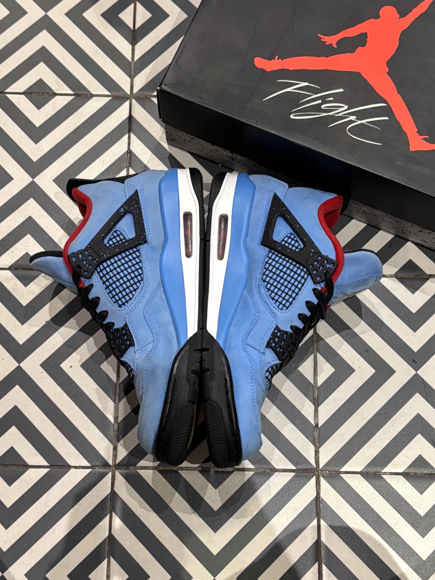 Jordan 4 Travis Scott (Taille 43)