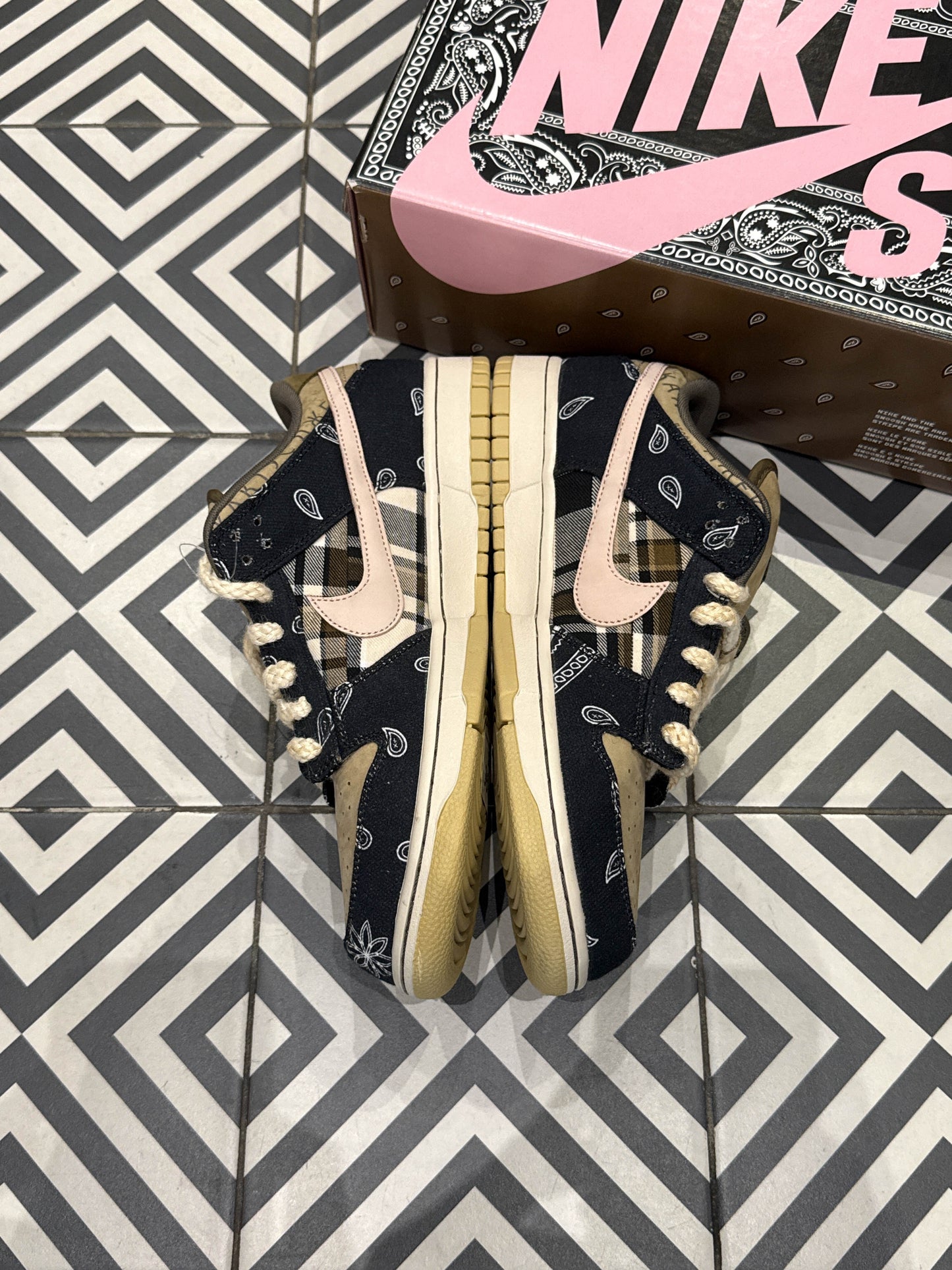 Dunk Sb Travis Scott (Special Box) (Taille 44,5)