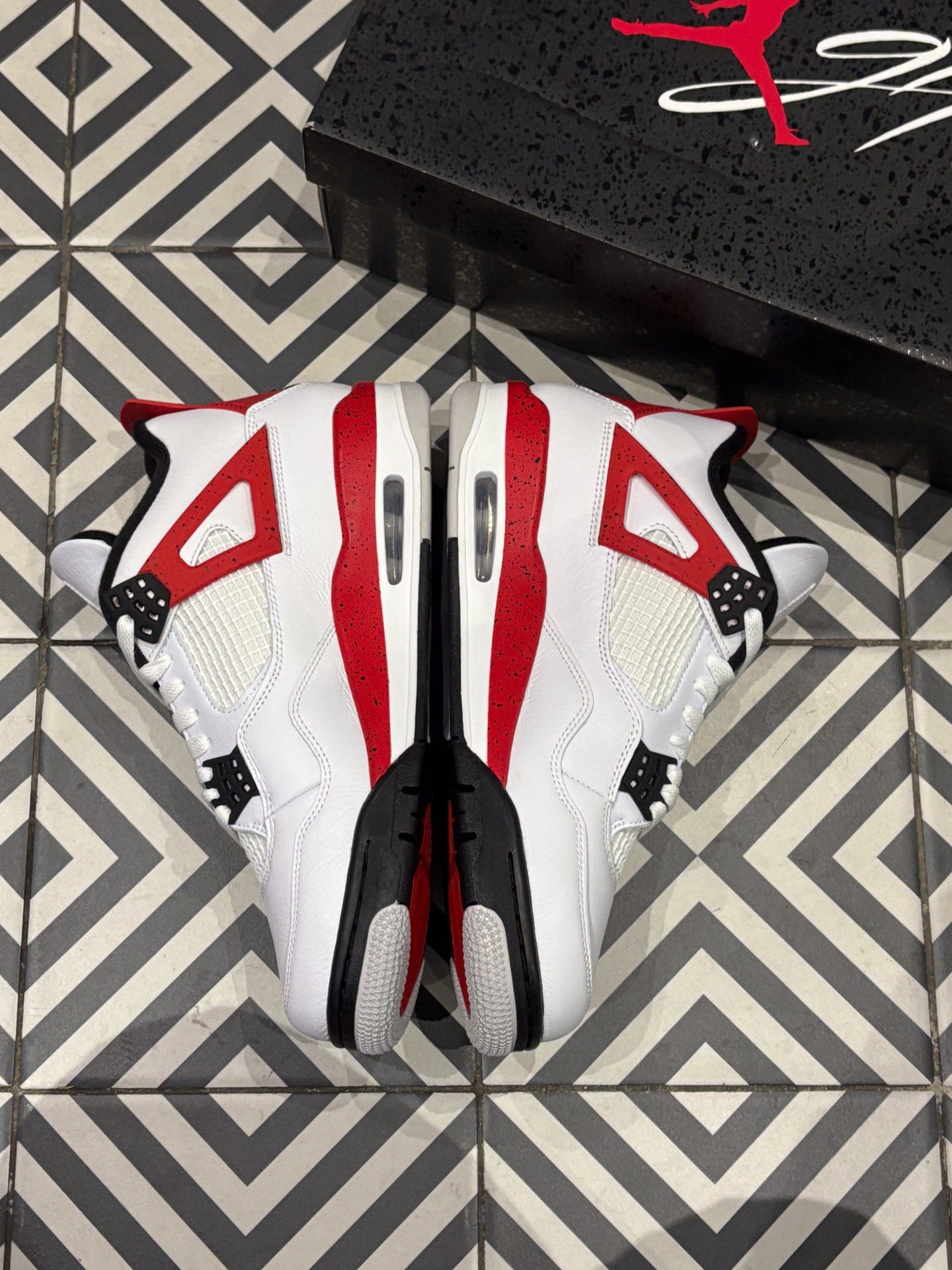 Jordan 4 Red Cement (Taille 44)