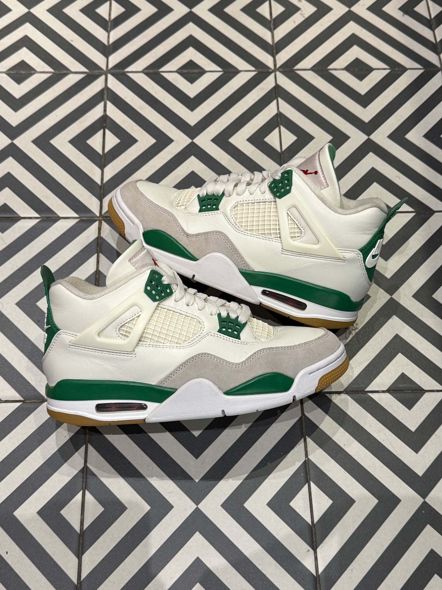 Jordan 4 SB Pine Green (Taille 39)