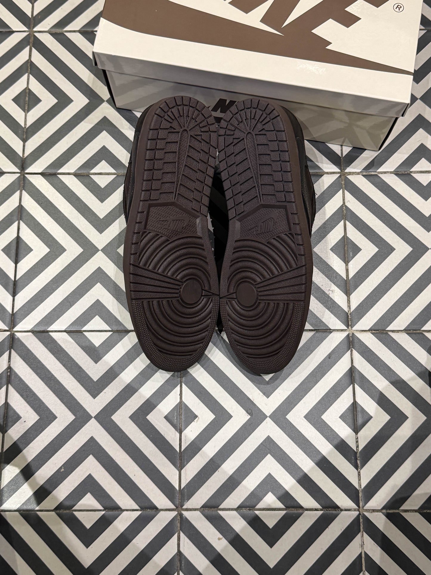 Jordan 1 Low Travis Scott Velvet Brown (Taille 44,5)