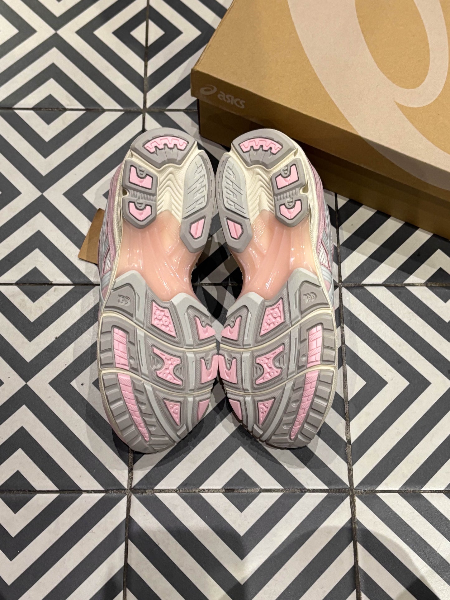 Asics Kayano 14 pink (Taille 43)