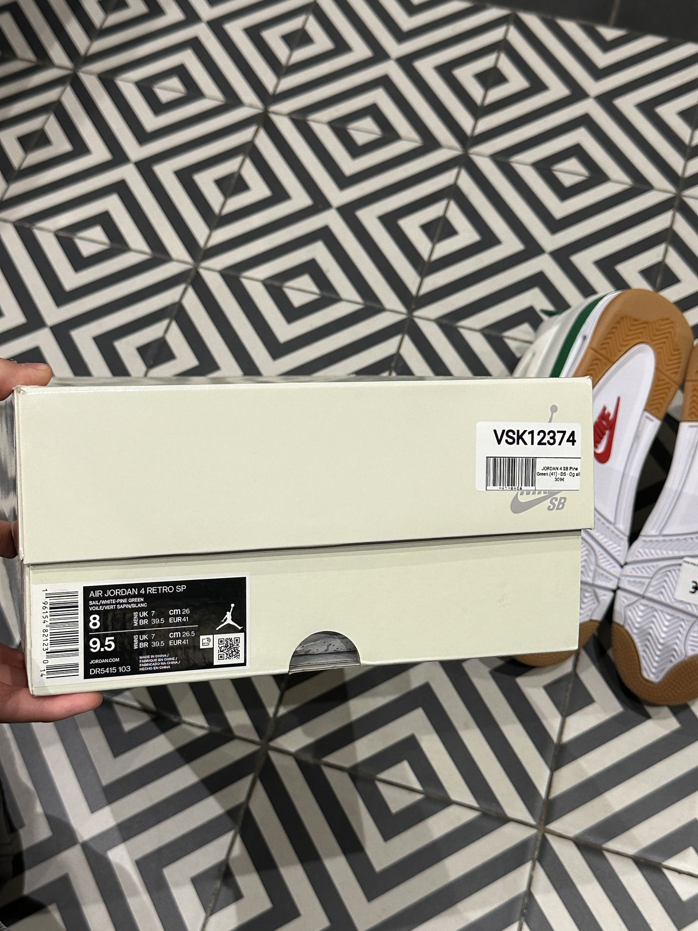 JORDAN 4 SB Pine Green (41)