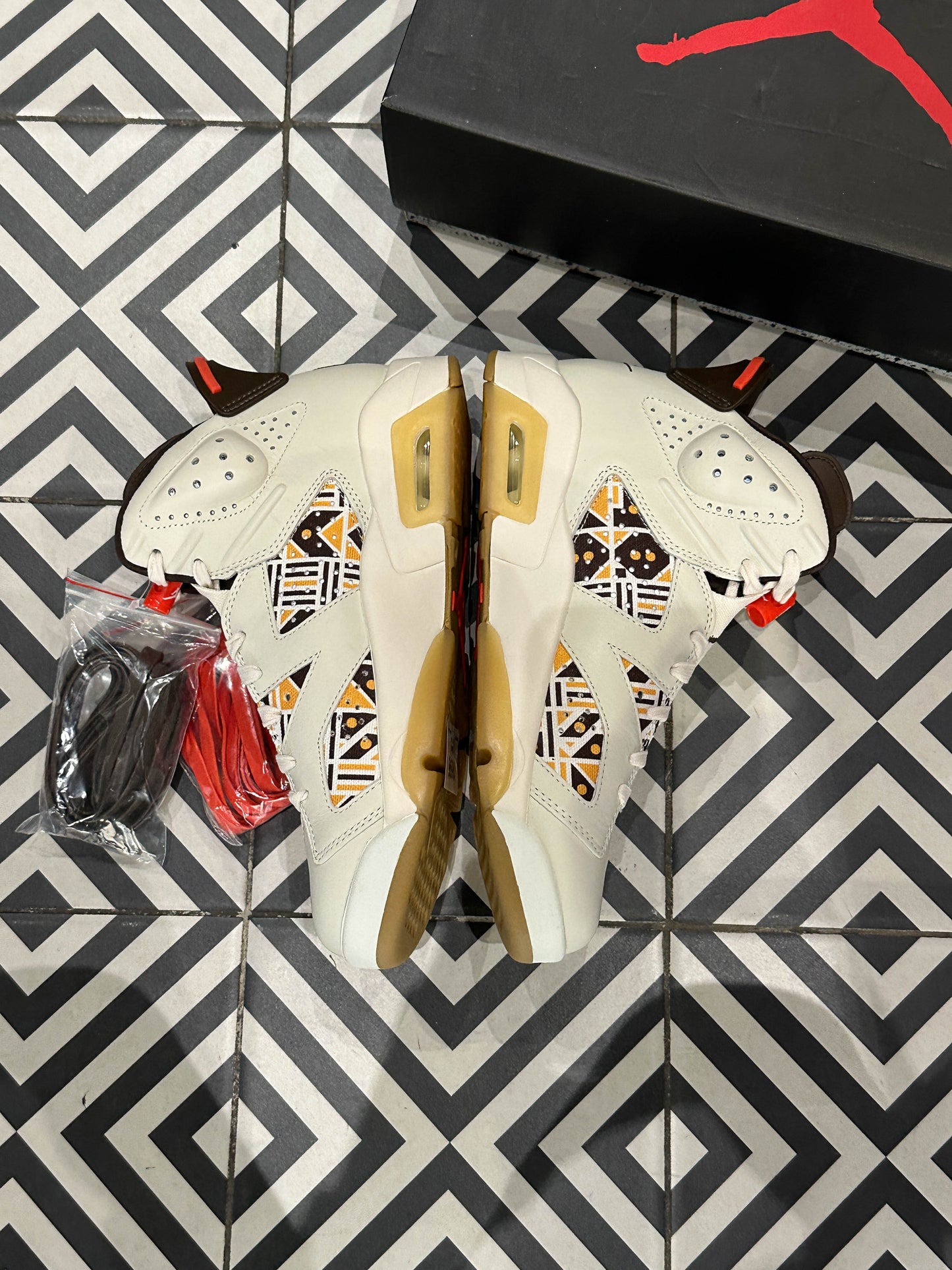 Jordan 6 Quai 54 (Taille 41)