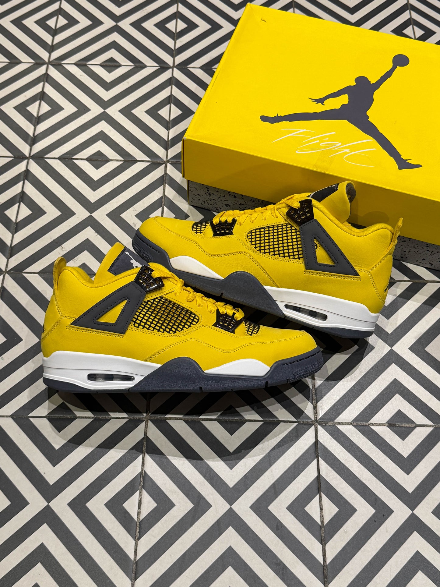 Jordan 4 Lightning (Taille 47,5)