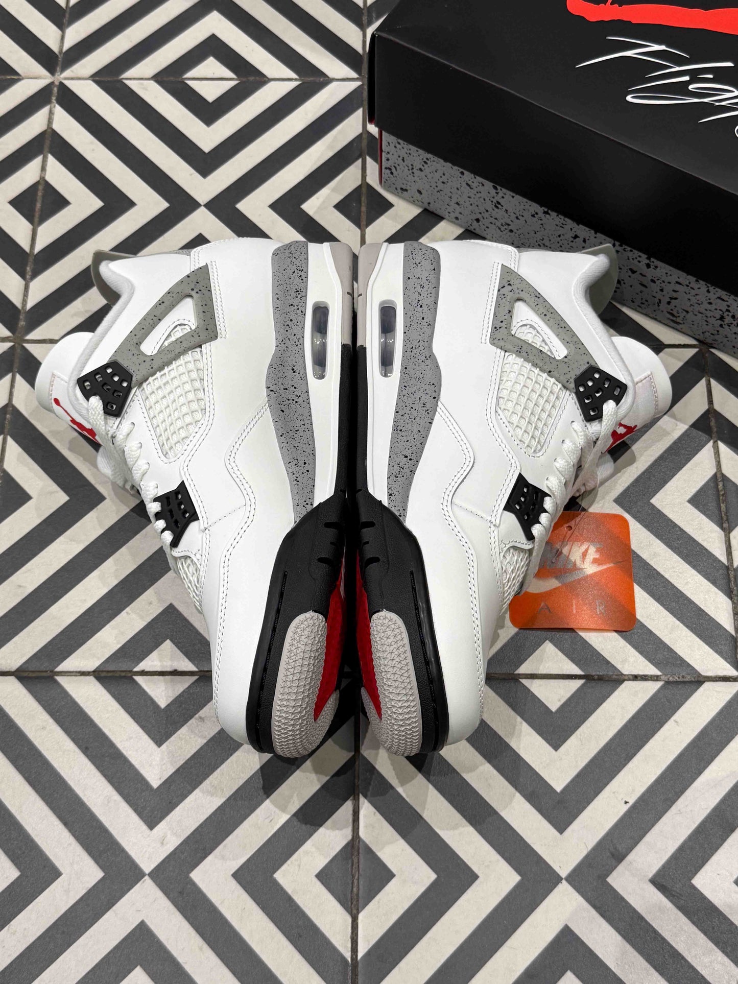 Jordan 4 White Cement (Taille 42.5-43)