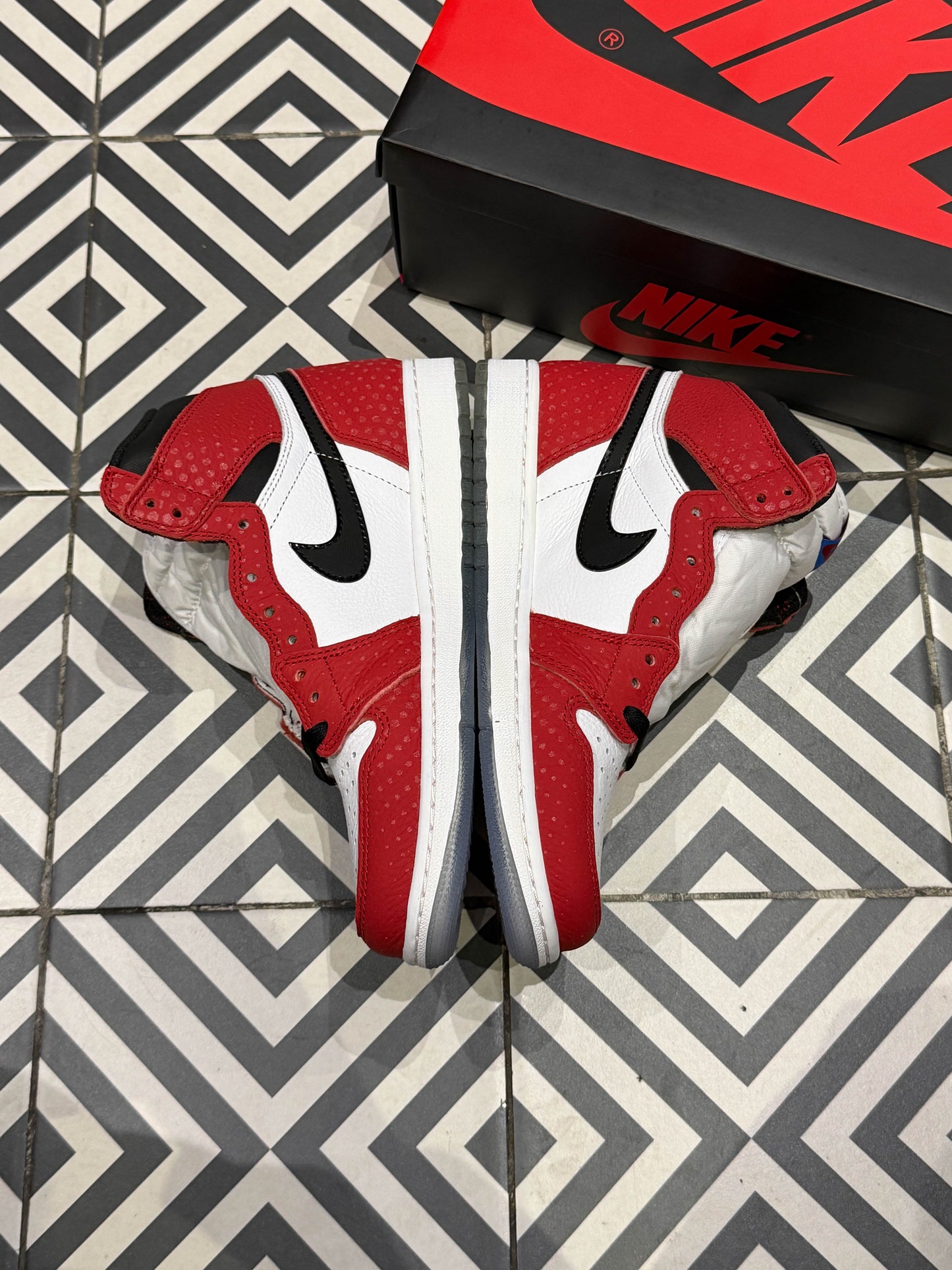 Jordan 1 High Spider Man (Taille 41)