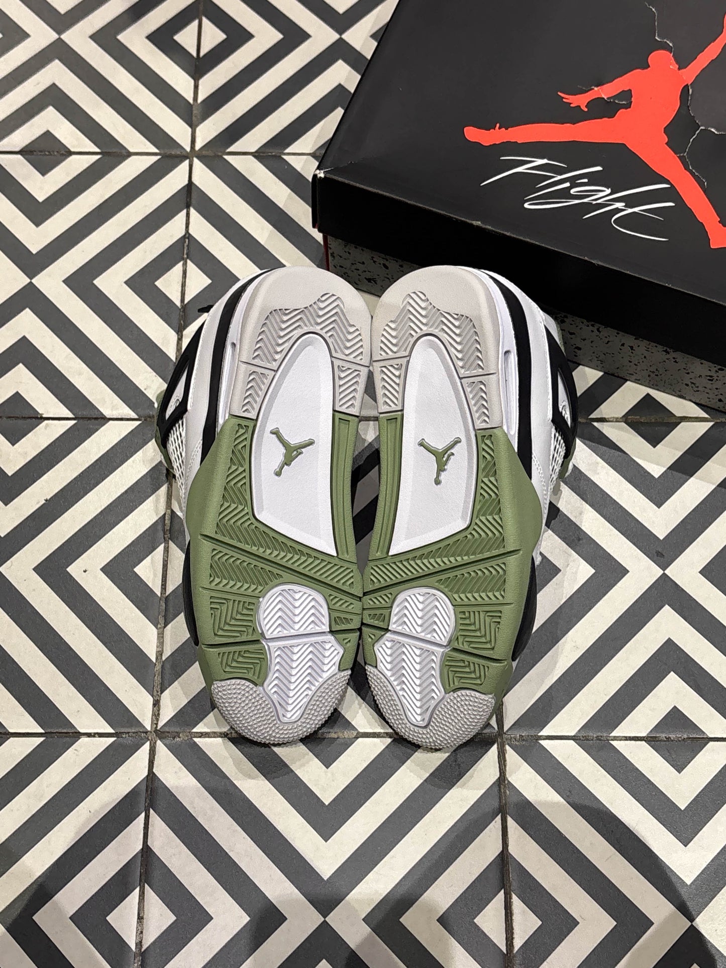 Jordan 4 Seafoam (Taille 38,5)