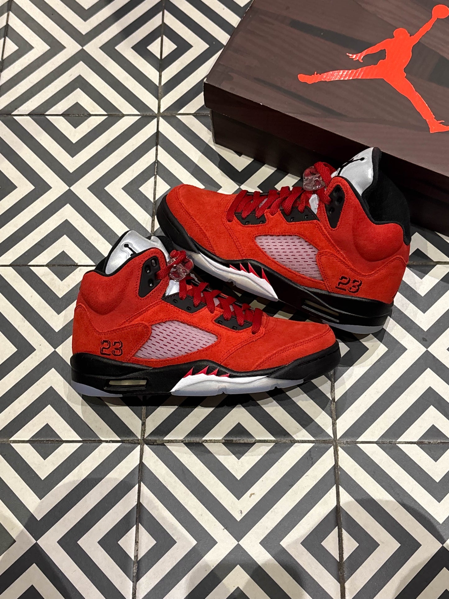 Jordan 5 Raging Bulls (Taille 40)