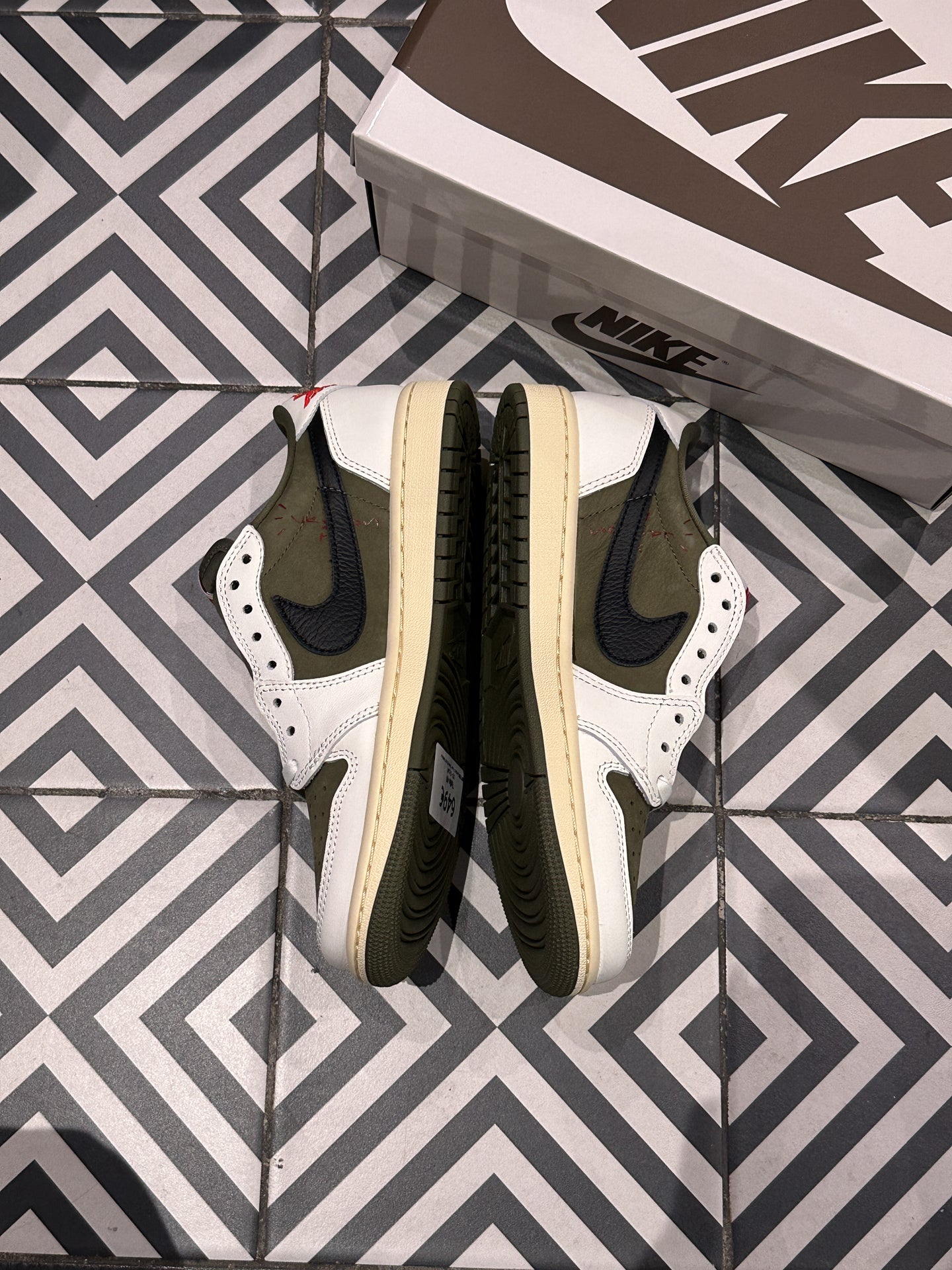 Jordan 1 Low Travis Scott Medium Olive (Taille 45,5)