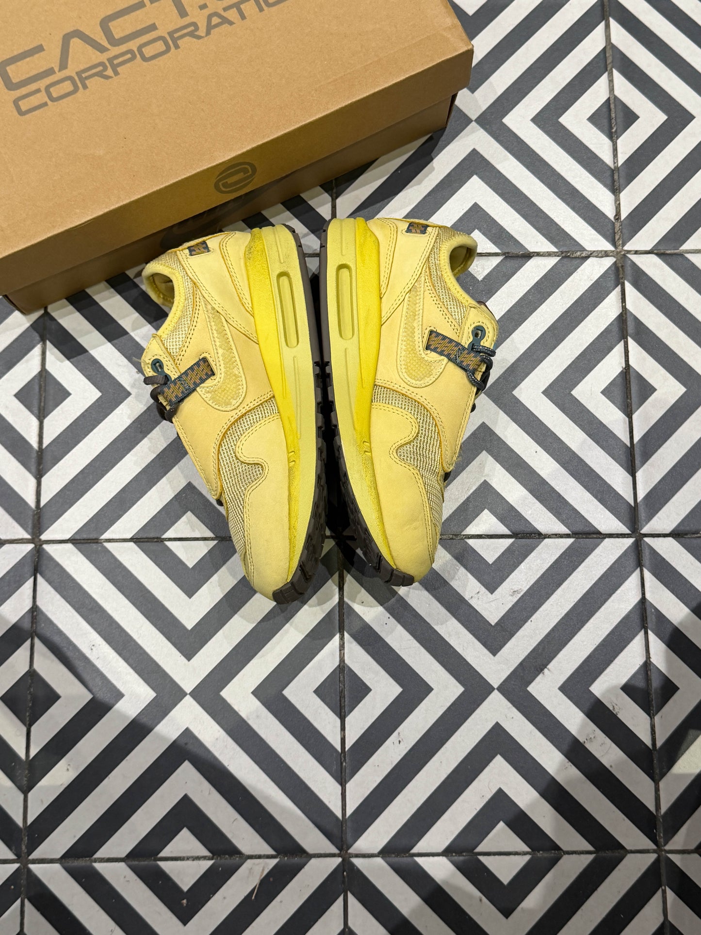 Air Max 1 Travis Scott Saturn Gold (Taille 37,5)