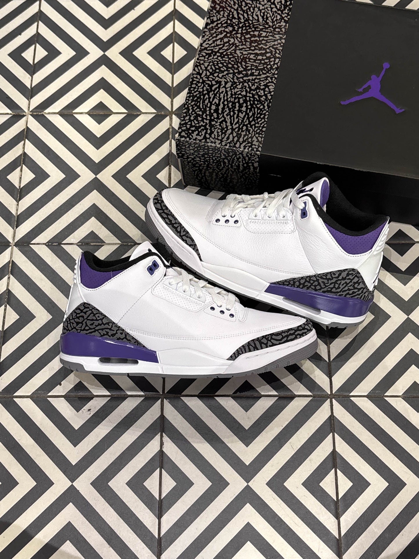 JORDAN 3 Dark Iris (Taille 44)