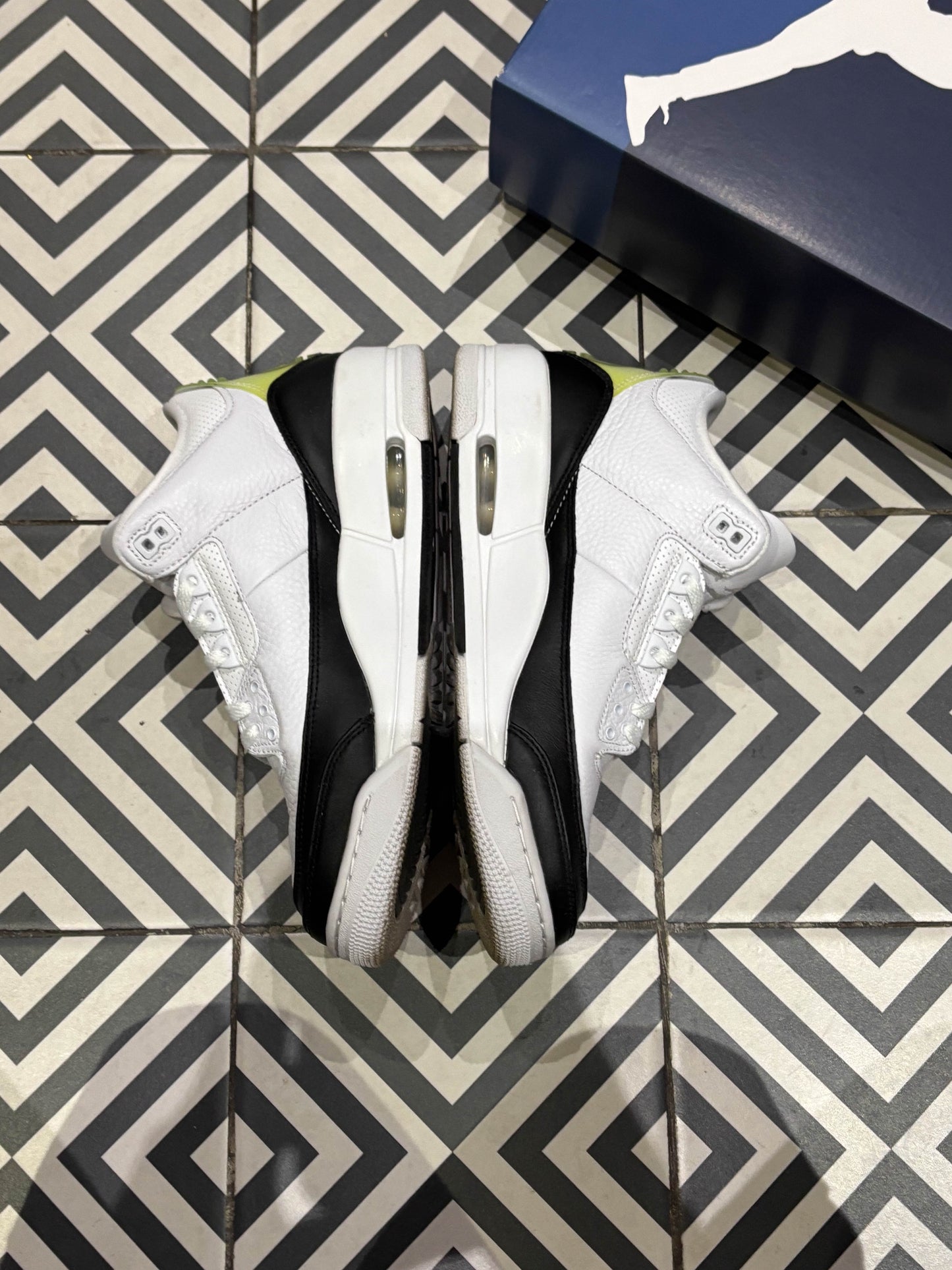 Jordan 3 Fragment (Taille 42,5)