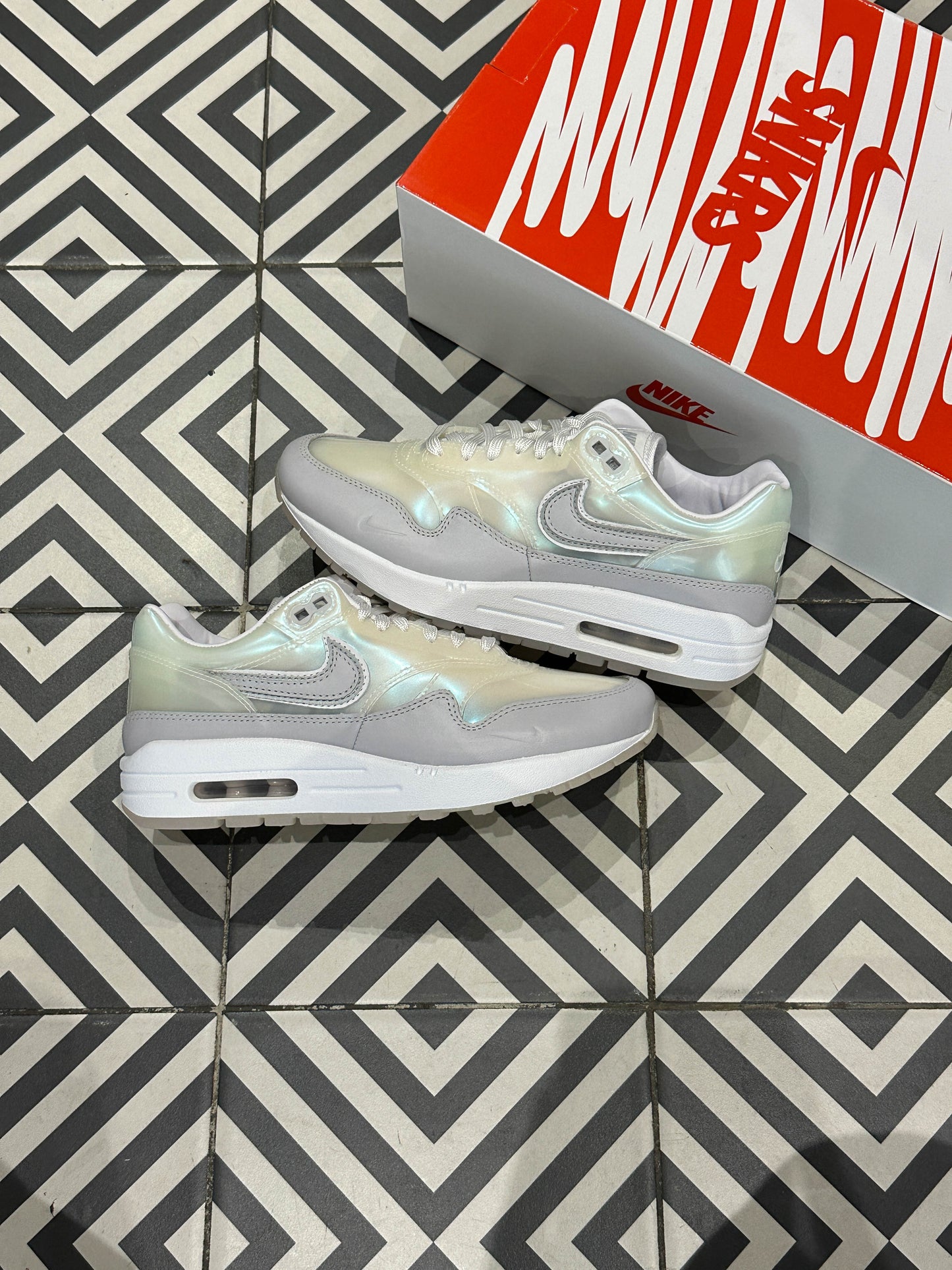 Air max 1 Snkrs Day (Taille 37,5)