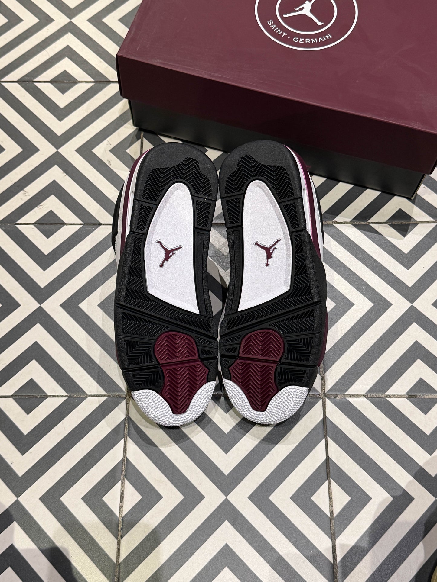 Jordan 4 PSG (Taille 45)