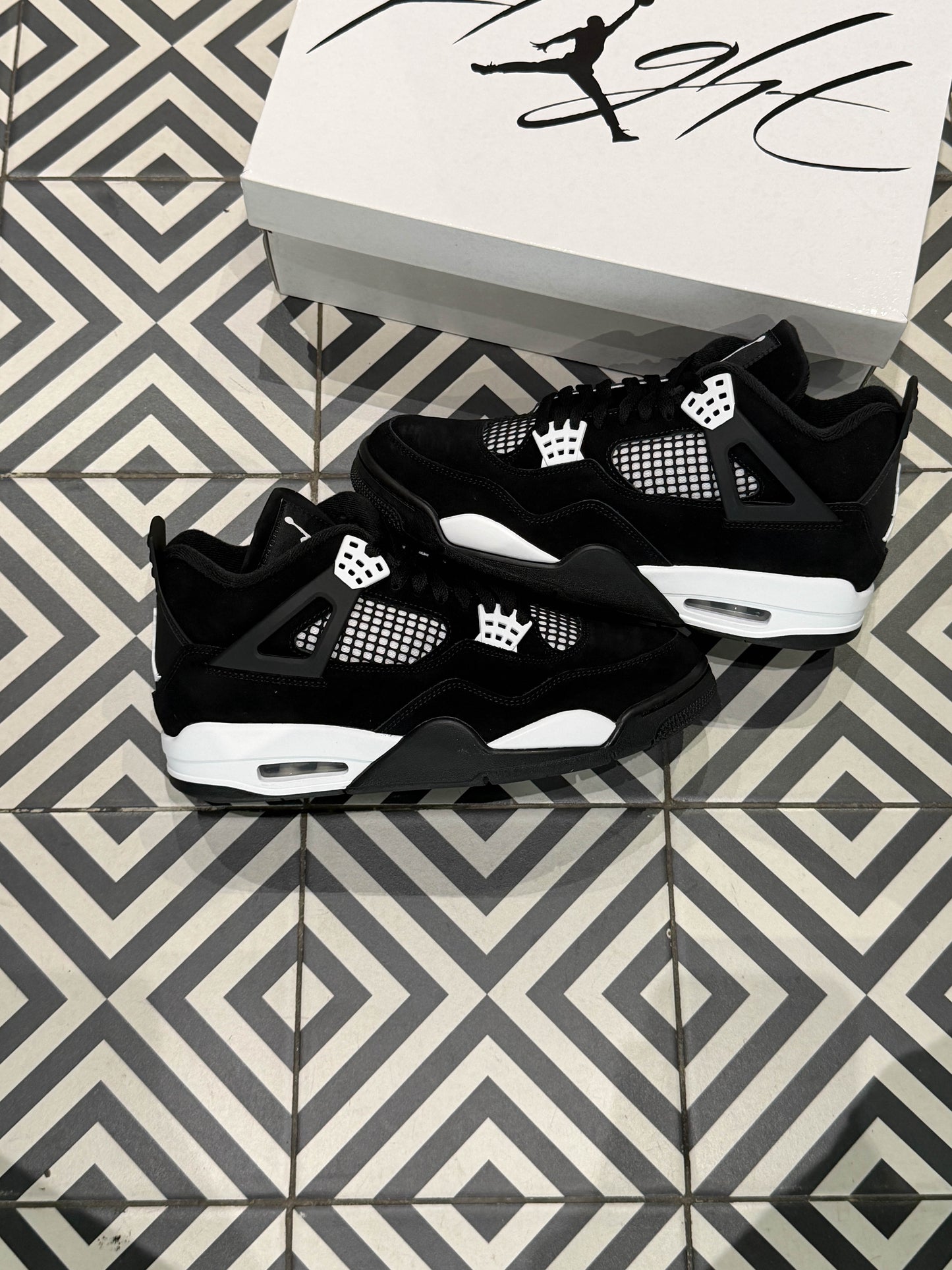 Jordan 4 White Thunder (Taille 43)