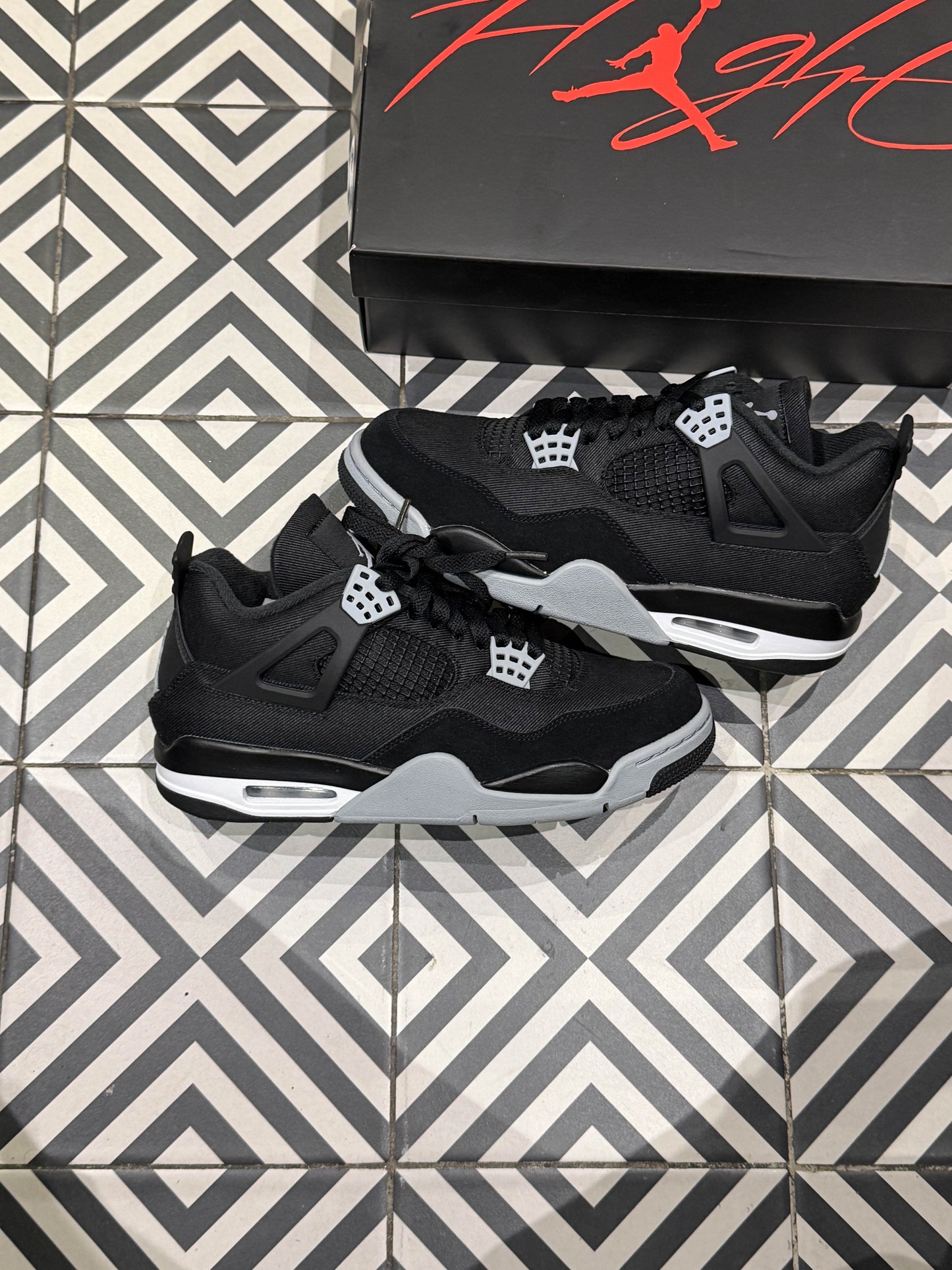 Jordan 4 Black Canvas (Taille 42)