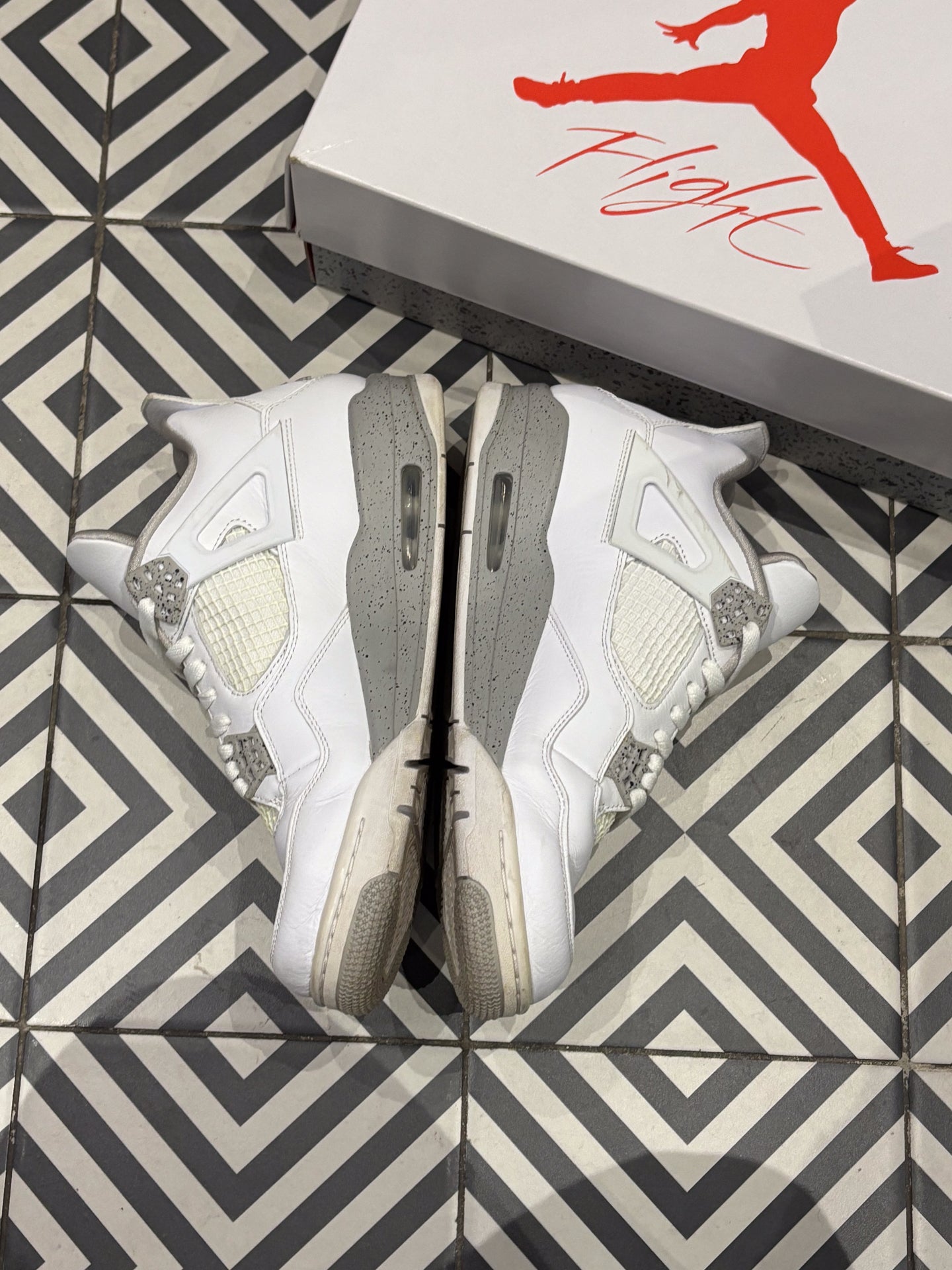 Jordan 4 White Oreo (Taille 44)