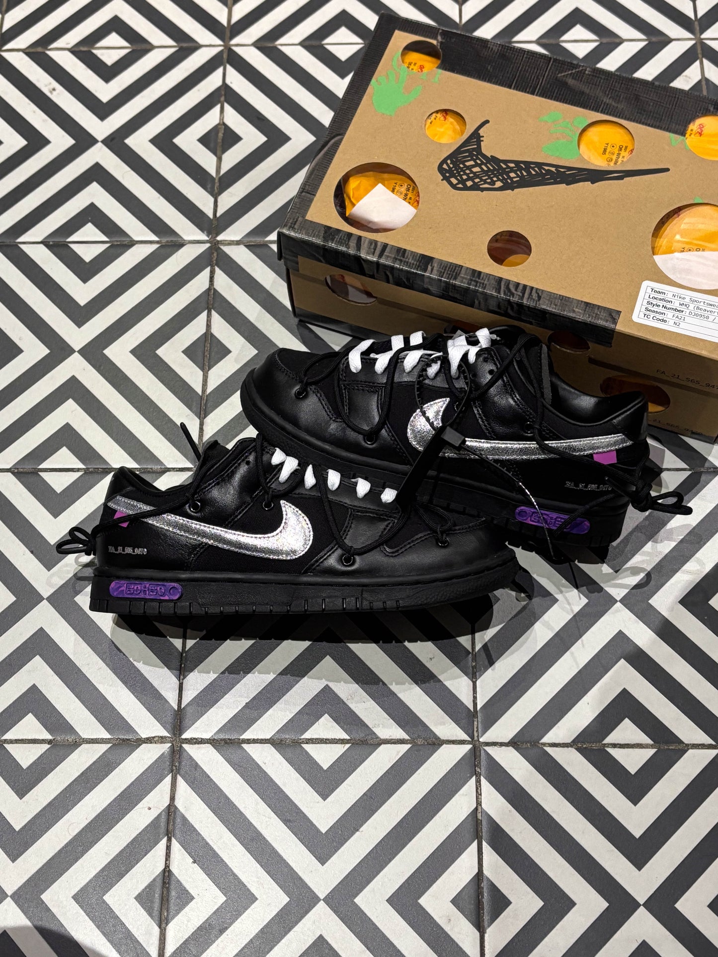 Dunk Low Off-White lot 50/50 (Taille 42)