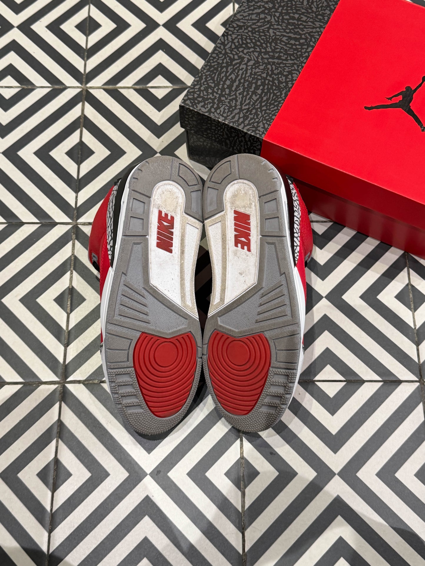 Jordan 3 Fire Red SE Unite (Taille 42,5)