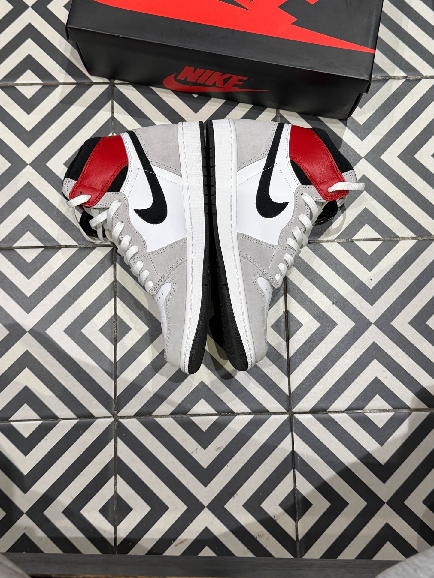 Jordan 1 High Smoke grey (Taille 42,5)